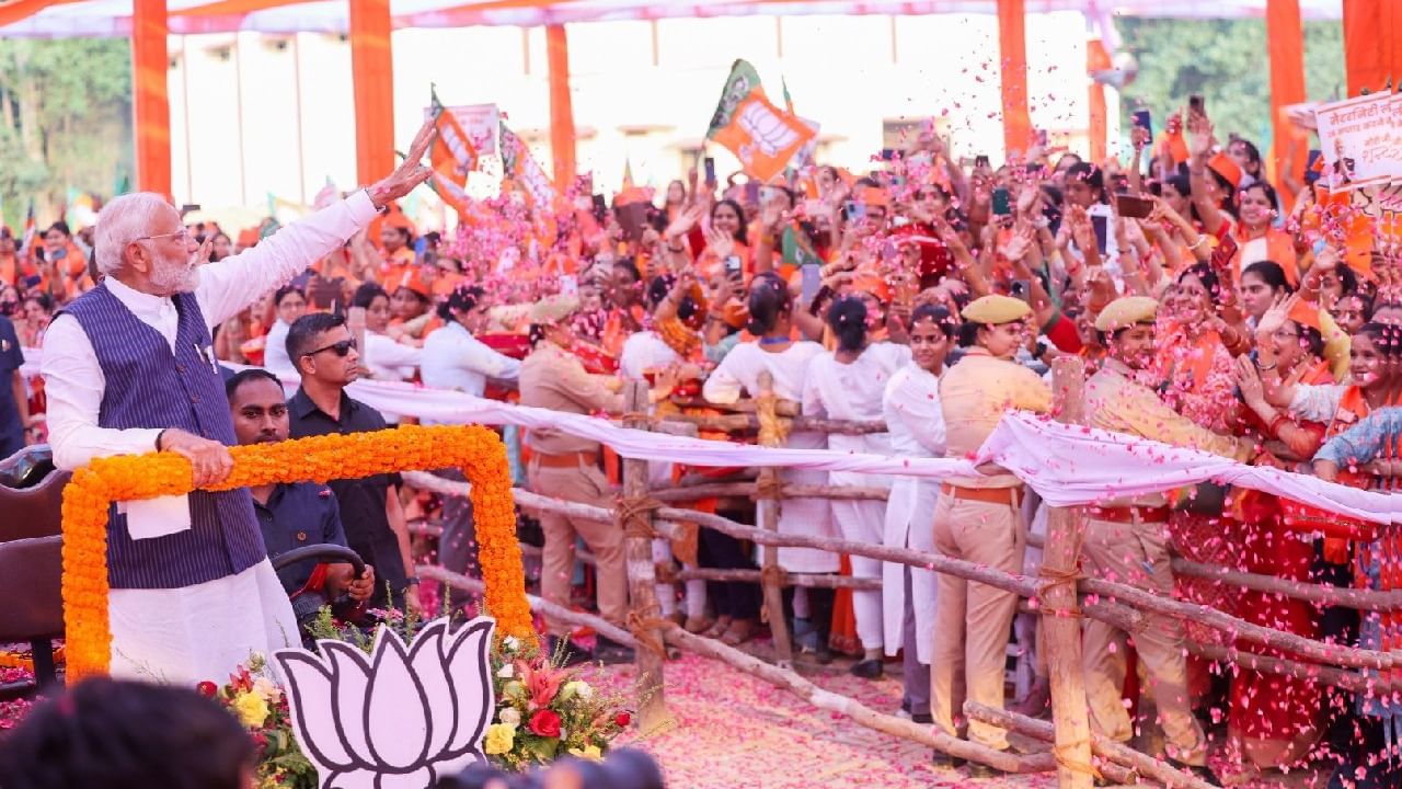 ಇಂಡಿಯಾ ಒಕ್ಕೂಟ ಮಹಿಳಾ ಮೀಸಲಾತಿಯನ್ನು ವಿರೋಧಿಸಿದ್ದವು; ವಾರಾಣಸಿಯಲ್ಲಿ ಪ್ರಧಾನಿ ಮೋದಿ ವಾಗ್ದಾಳಿ ಇಂಡಿಯಾ ಒಕ್ಕೂಟ ಮಹಿಳಾ ಮೀಸಲಾತಿಯನ್ನು ವಿರೋಧಿಸಿದ್ದವು; ವಾರಾಣಸಿಯಲ್ಲಿ ಪ್ರಧಾನಿ ಮೋದಿ ವಾಗ್ದಾಳಿ