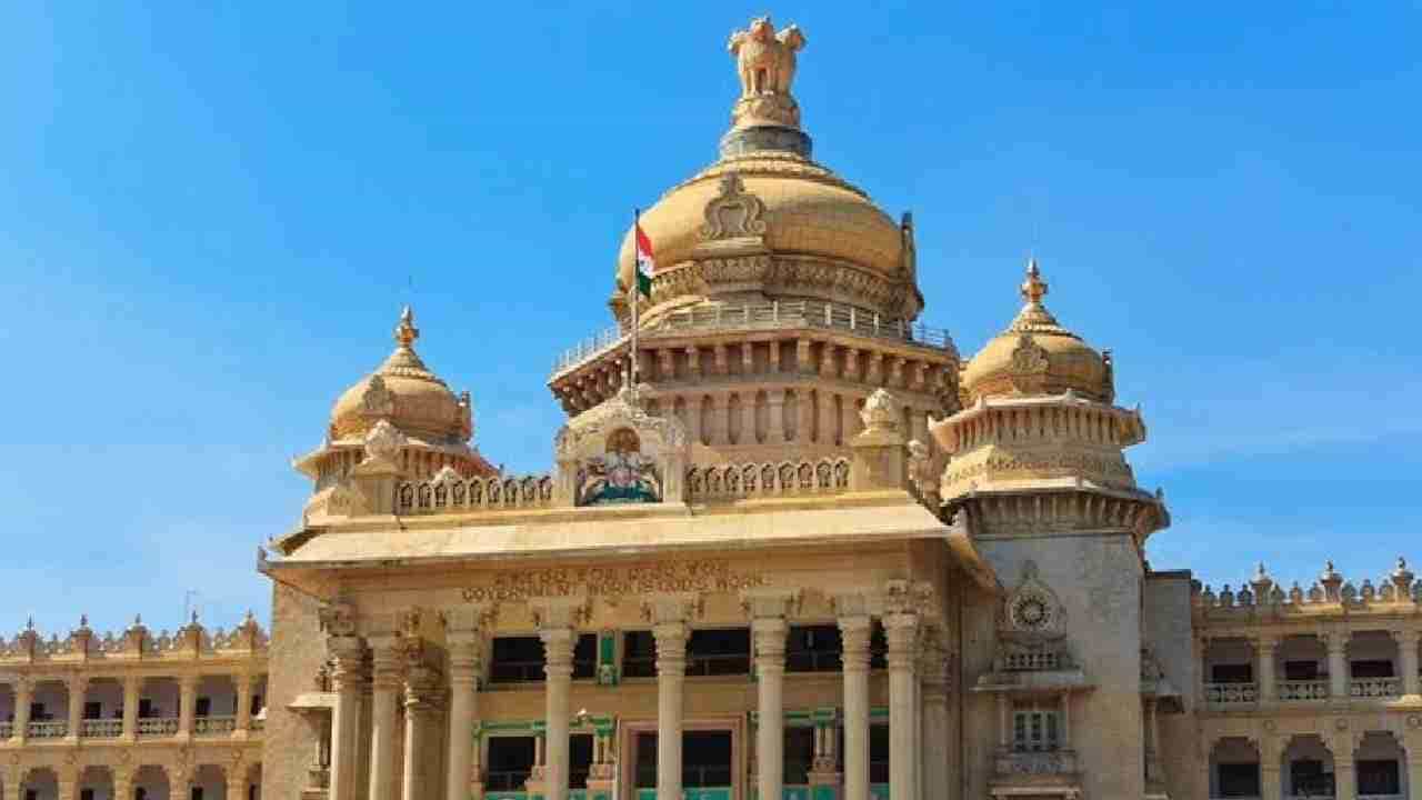 ಕೊನೆಗೂ ಎಚ್ಚೆತ್ತ ಗೃಹ ಇಲಾಖೆ: ವಿಧಾನಸೌಧದ 4 ಗೇಟ್ಗಳಲ್ಲಿ ಬ್ಯಾಗೇಜ್ ಸ್ಕ್ಯಾನರ್ ಅಳವಡಿಕೆ ಕೊನೆಗೂ ಎಚ್ಚೆತ್ತ ಗೃಹ ಇಲಾಖೆ: ವಿಧಾನಸೌಧದ 4 ಗೇಟ್ಗಳಲ್ಲಿ ಬ್ಯಾಗೇಜ್ ಸ್ಕ್ಯಾನರ್ ಅಳವಡಿಕೆ