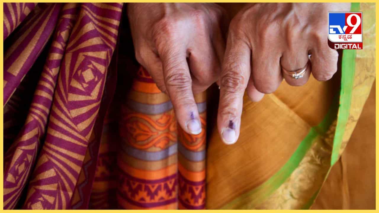 ಲೋಕಸಭೆ ಚುನಾವಣೆ: ಧಾರವಾಡದ 180 ಸದಸ್ಯರ ಈ ಕುಟುಂಬದಿಂದ 96 ಮಂದಿ ಮತ ಚಲಾವಣೆ! ಲೋಕಸಭೆ ಚುನಾವಣೆ: ಧಾರವಾಡದ 180 ಸದಸ್ಯರ ಈ ಕುಟುಂಬದಿಂದ 96 ಮಂದಿ ಮತ ಚಲಾವಣೆ!