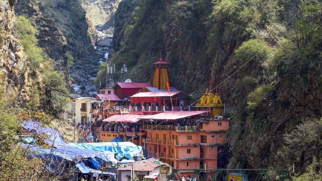 Char Dham Yatra 2024: ಚಾರ್ ಧಾಮ್ ಯಾತ್ರೆ; ಯಮುನೋತ್ರಿ ಮಾರ್ಗದಲ್ಲಿ ಸೆಕ್ಷನ್ 144 ಹೇರಿಕೆ, ಕುದುರೆಗಳ ಬಳಕೆಗೆ ಮಿತಿ Char Dham Yatra 2024: ಚಾರ್ ಧಾಮ್ ಯಾತ್ರೆ; ಯಮುನೋತ್ರಿ ಮಾರ್ಗದಲ್ಲಿ ಸೆಕ್ಷನ್ 144 ಹೇರಿಕೆ, ಕುದುರೆಗಳ ಬಳಕೆಗೆ ಮಿತಿ
