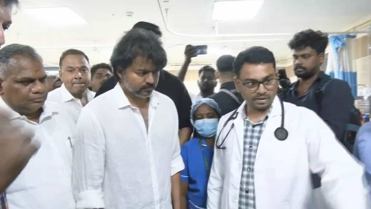Kallakurichi Hooch Tragedy: ಕಳ್ಳಭಟ್ಟಿ ದುರಂತ; ಸ್ಟಾಲಿನ್ ಸರ್ಕಾರದ ವಿರುದ್ಧ ದಳಪತಿ ವಿಜಯ್ ಟೀಕೆ Kallakurichi Hooch Tragedy: ಕಳ್ಳಭಟ್ಟಿ ದುರಂತ; ಸ್ಟಾಲಿನ್ ಸರ್ಕಾರದ ವಿರುದ್ಧ ದಳಪತಿ ವಿಜಯ್ ಟೀಕೆ
