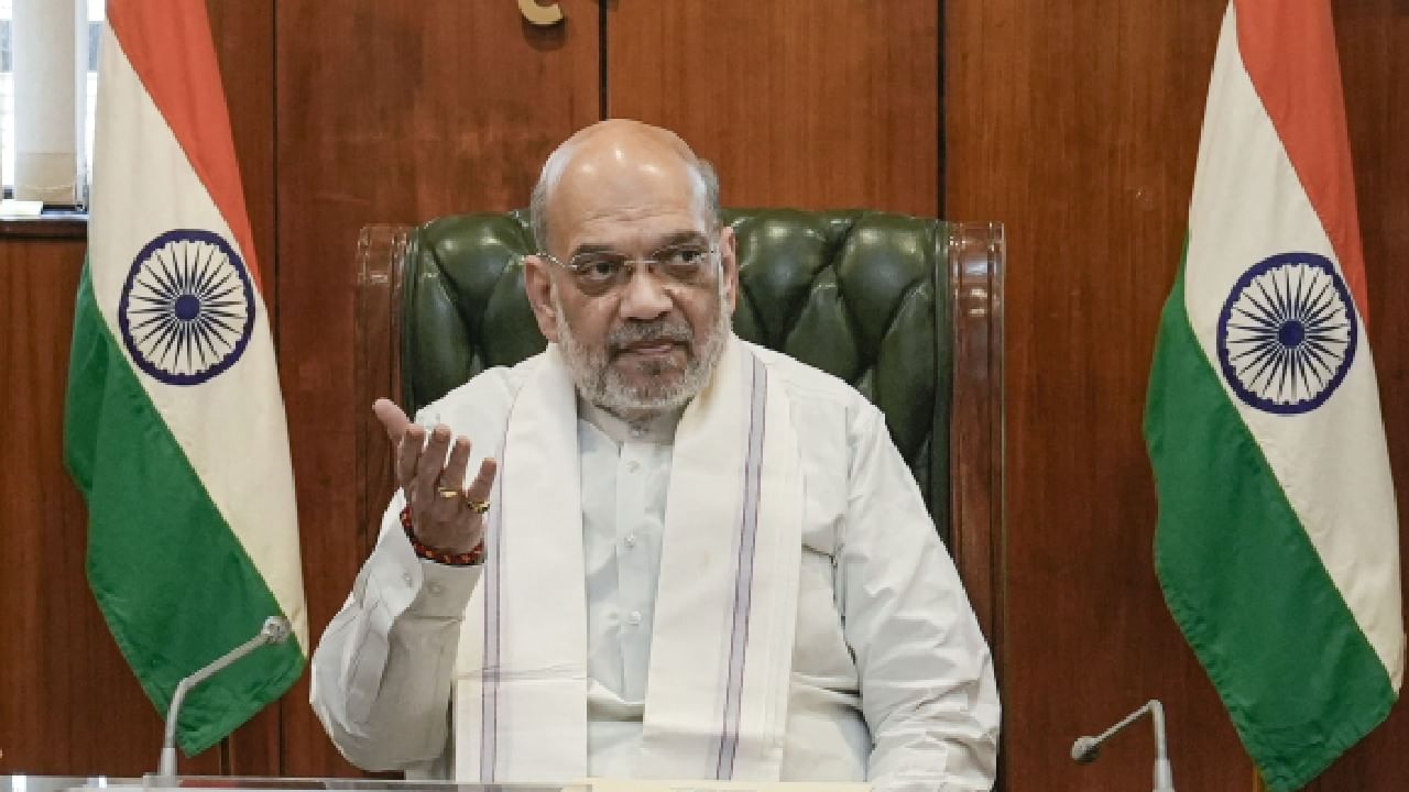 ಕುಟುಂಬದ ಅಧಿಕಾರಕ್ಕಾಗಿ ಅನೇಕ ಬಾರಿ ಸಂವಿಧಾನದ ಆಶಯ ಛಿದ್ರಗೊಳಿಸಿರುವ ಕಾಂಗ್ರೆಸ್; ಅಮಿತ್ ಶಾ ಟೀಕೆ ಕುಟುಂಬದ ಅಧಿಕಾರಕ್ಕಾಗಿ ಅನೇಕ ಬಾರಿ ಸಂವಿಧಾನದ ಆಶಯ ಛಿದ್ರಗೊಳಿಸಿರುವ ಕಾಂಗ್ರೆಸ್; ಅಮಿತ್ ಶಾ ಟೀಕೆ