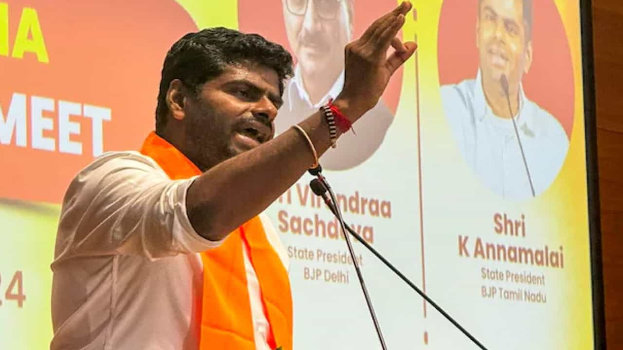 ಕರುಣಾನಿಧಿಯ ಮಗ ಆಗಿದ್ರೆ ಗೆಲ್ತಿದ್ದೆ, ನನ್ನಪ್ಪ ಕುಪ್ಪುಸ್ವಾಮಿ ಆದ ಕಾರಣ ಚುನಾವಣೆಯಲ್ಲಿ ಗೆಲ್ಲಲು ಸ್ವಲ್ಪ ಸಮಯ ಬೇಕು: ಅಣ್ಣಾಮಲೈ ಕರುಣಾನಿಧಿಯ ಮಗ ಆಗಿದ್ರೆ ಗೆಲ್ತಿದ್ದೆ, ನನ್ನಪ್ಪ ಕುಪ್ಪುಸ್ವಾಮಿ ಆದ ಕಾರಣ ಚುನಾವಣೆಯಲ್ಲಿ ಗೆಲ್ಲಲು ಸ್ವಲ್ಪ ಸಮಯ ಬೇಕು: ಅಣ್ಣಾಮಲೈ