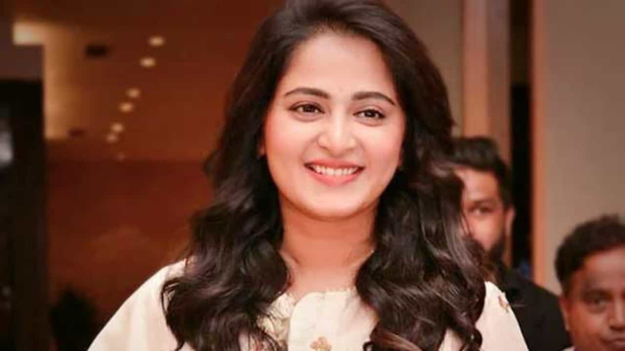 ಅನುಷ್ಕಾ ಶೆಟ್ಟಿಗೆ ನಗುವಿನ ಕಾಯಿಲೆ; ಸಮಸ್ಯೆ ಹೇಳಿಕೊಂಡ ನಟಿ ಅನುಷ್ಕಾ ಶೆಟ್ಟಿಗೆ ನಗುವಿನ ಕಾಯಿಲೆ; ಸಮಸ್ಯೆ ಹೇಳಿಕೊಂಡ ನಟಿ