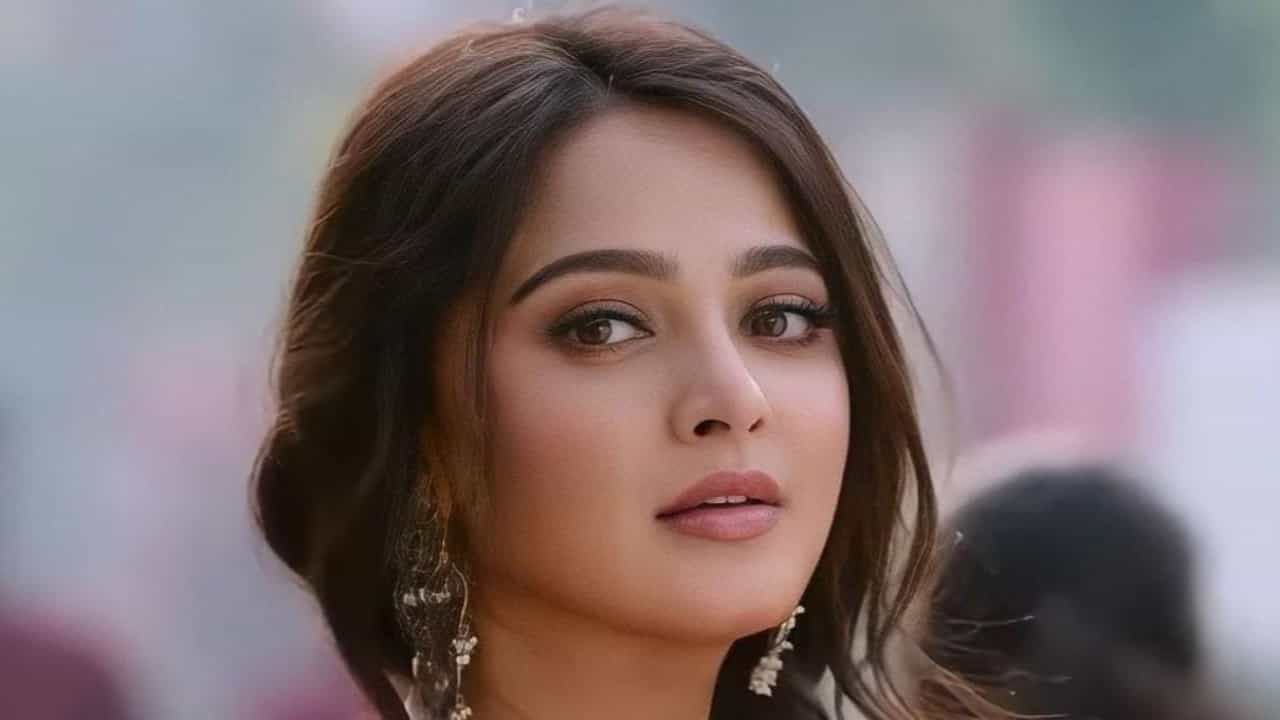 ಅನುಷ್ಕಾ ಶೆಟ್ಟಿ ನಗುವಿನಿಂದ ಚಿತ್ರೀಕರಣವೇ ನಿಂತಿತ್ತು ಹಲವು ಬಾರಿ ಅನುಷ್ಕಾ ಶೆಟ್ಟಿ ನಗುವಿನಿಂದ ಚಿತ್ರೀಕರಣವೇ ನಿಂತಿತ್ತು ಹಲವು ಬಾರಿ