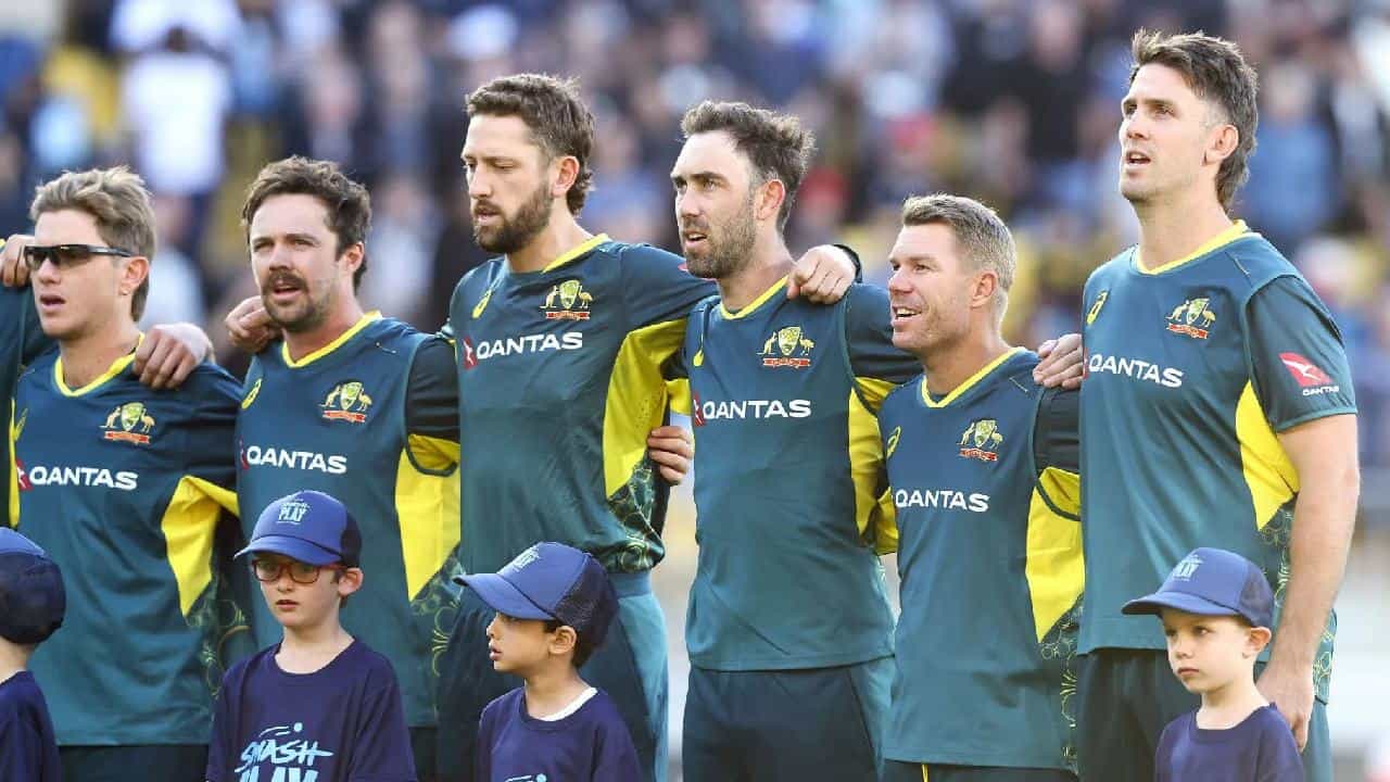 T20 World Cup 2024: ಟಿ20 ವಿಶ್ವಕಪ್ 2024 ರಲ್ಲಿ ಚಾಂಪಿಯನ್ ಪಟ್ಟಕ್ಕೇರಬೇಕೆಂಬ ಆಸ್ಟ್ರೇಲಿಯಾ (Australia) ತಂಡದ ಕನಸು ಸೂಪರ್-8 ಸುತ್ತಿನಲ್ಲೇ ಕಮರಿದೆ. ಮೊದಲ ಸುತ್ತಿನಲ್ಲಿ ಭರ್ಜರಿ ಪ್ರದರ್ಶನ ನೀಡಿದ್ದ ಆಸೀಸ್ ಪಡೆ, ದ್ವಿತೀಯ ಸುತ್ತಿನಲ್ಲಿ ಅಫ್ಘಾನಿಸ್ತಾನ್ ಮತ್ತು ಭಾರತ ವಿರುದ್ಧ ಸೋಲನುಭವಿಸಿದೆ. ಈ ಸೋಲಿನೊಂದಿಗೆ ಆಸ್ಟ್ರೇಲಿಯಾ ತಂಡ ಟಿ20 ವಿಶ್ವಕಪ್ನಿಂದ ಹೊರಬಿದ್ದಿದೆ.