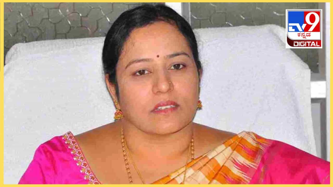ಮನೆಯಲ್ಲಿಲ್ಲ ಭವಾನಿ ರೇವಣ್ಣ: ವಿಚಾರಣೆಗೆ ತೆರಳಿದ ಎಸ್ಐಟಿ ಅಧಿಕಾರಿಗಳಿಗೆ ನಿರಾಸೆ ಮನೆಯಲ್ಲಿಲ್ಲ ಭವಾನಿ ರೇವಣ್ಣ: ವಿಚಾರಣೆಗೆ ತೆರಳಿದ ಎಸ್ಐಟಿ ಅಧಿಕಾರಿಗಳಿಗೆ ನಿರಾಸೆ
