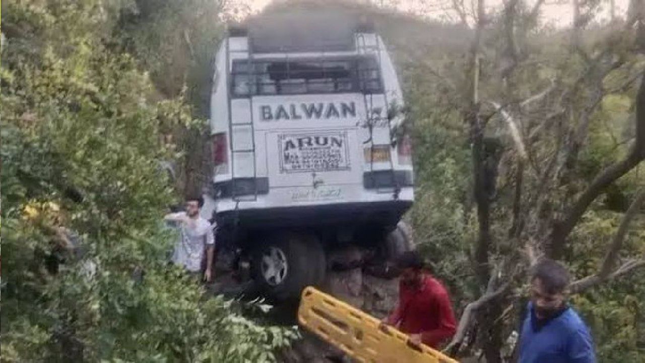 Jammu and Kashmir Terrorist Attack: ಜಮ್ಮುವಿನಲ್ಲಿ ಯಾತ್ರಾರ್ಥಿಗಳಿದ್ದ ಬಸ್ ಮೇಲೆ ಉಗ್ರರಿಂದ ಗುಂಡಿನ ದಾಳಿ; 10 ಮಂದಿ ಸಾವು Jammu and Kashmir Terrorist Attack: ಜಮ್ಮುವಿನಲ್ಲಿ ಯಾತ್ರಾರ್ಥಿಗಳಿದ್ದ ಬಸ್ ಮೇಲೆ ಉಗ್ರರಿಂದ ಗುಂಡಿನ ದಾಳಿ; 10 ಮಂದಿ ಸಾವು