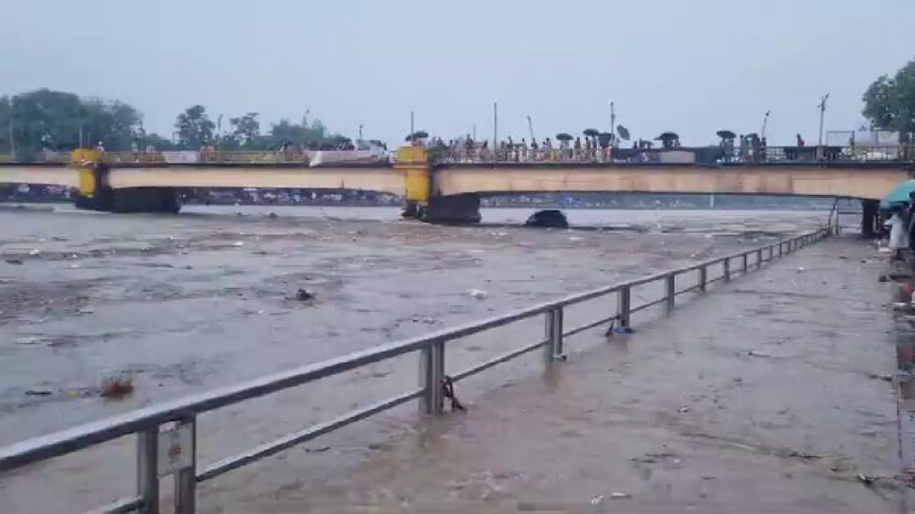 Uttarakhand Flood: ಉತ್ತರಾಖಂಡದಲ್ಲಿ ಪ್ರವಾಹ; ಗಂಗಾ ನದಿಯಲ್ಲಿ ಕೊಚ್ಚಿ ಹೋದ ಕಾರುಗಳು