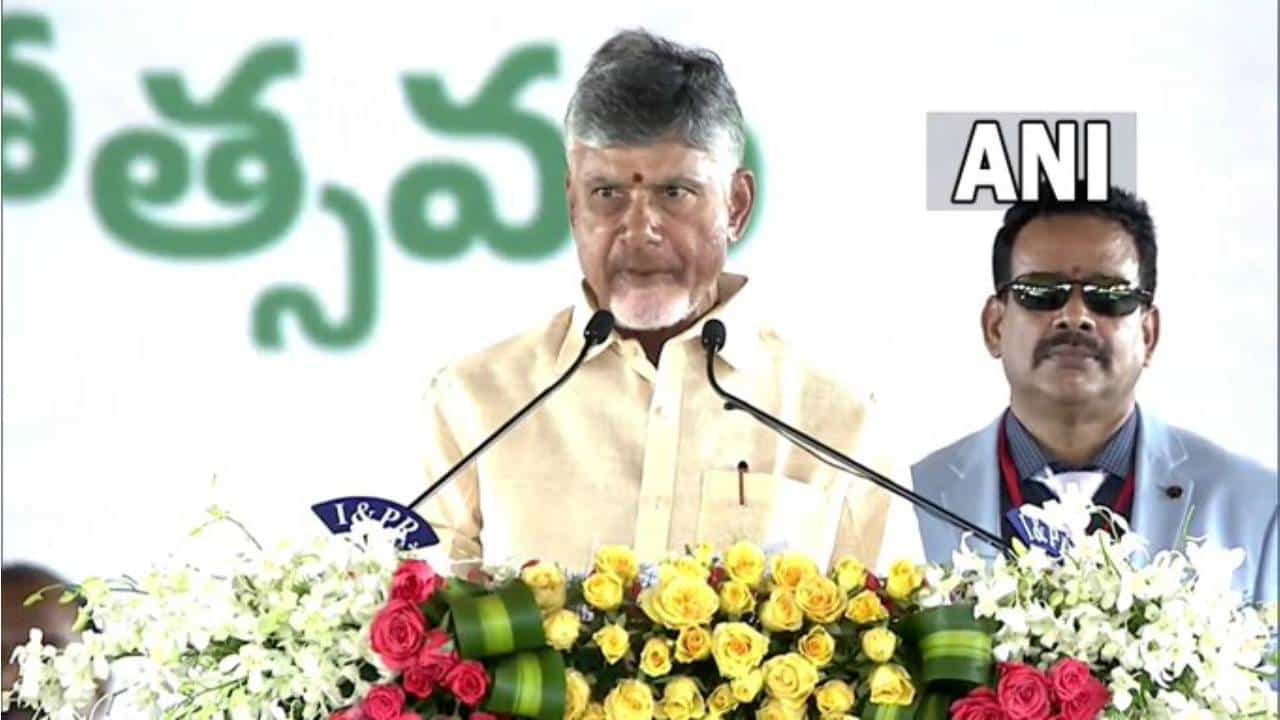 AP CM Swearing in Ceremony: ಆಂಧ್ರ ಪ್ರದೇಶದ ಮುಖ್ಯಮಂತ್ರಿಯಾಗಿ ಪ್ರಮಾಣವಚನ ಸ್ವೀಕರಿಸಿದ ಚಂದ್ರಬಾಬು ನಾಯ್ಡು AP CM Swearing in Ceremony: ಆಂಧ್ರ ಪ್ರದೇಶದ ಮುಖ್ಯಮಂತ್ರಿಯಾಗಿ ಪ್ರಮಾಣವಚನ ಸ್ವೀಕರಿಸಿದ ಚಂದ್ರಬಾಬು ನಾಯ್ಡು