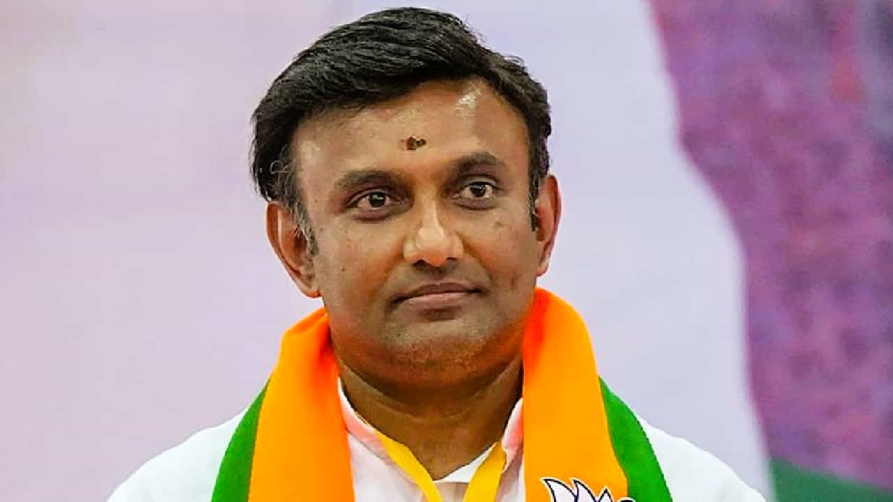 Chikkaballapur Lok Sabha Results 2024 Updates: ಕಾಂಗ್ರೆಸ್ನ 7 ಶಾಸಕರಿರುವ ಚಿಕ್ಕಬಳ್ಳಾಪುರದಲ್ಲಿ ಡಾ ಕೆ ಸುಧಾಕರ್ಗೆ ಗೆಲುವು Chikkaballapur Lok Sabha Results 2024 Updates: ಕಾಂಗ್ರೆಸ್ನ 7 ಶಾಸಕರಿರುವ ಚಿಕ್ಕಬಳ್ಳಾಪುರದಲ್ಲಿ ಡಾ ಕೆ ಸುಧಾಕರ್ಗೆ ಗೆಲುವು