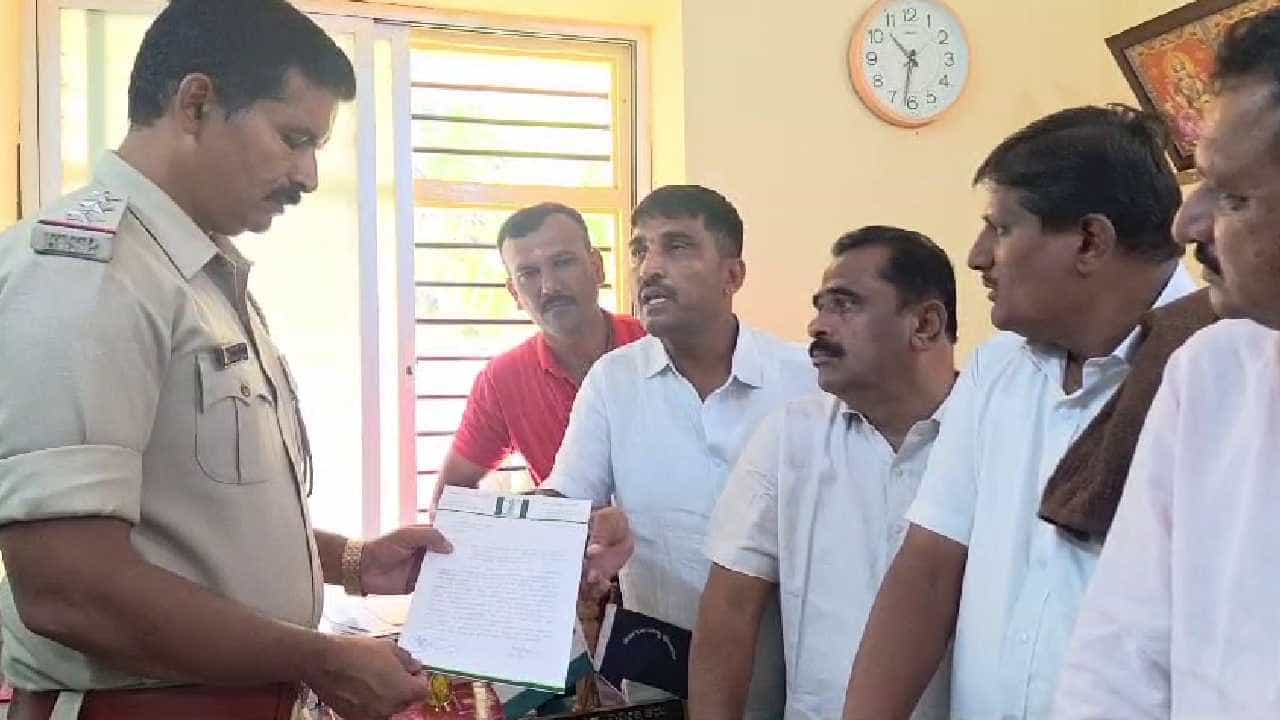 ಹೆಚ್ಡಿ ಕುಮಾರಸ್ವಾಮಿಗೆ ನಿಂದಿಸಿದ ನಟ ದರ್ಶನ್ ಮಹಿಳಾ ಅಭಿಮಾನಿ ವಿರುದ್ಧ ದೂರು ಹೆಚ್ಡಿ ಕುಮಾರಸ್ವಾಮಿಗೆ ನಿಂದಿಸಿದ ನಟ ದರ್ಶನ್ ಮಹಿಳಾ ಅಭಿಮಾನಿ ವಿರುದ್ಧ ದೂರು