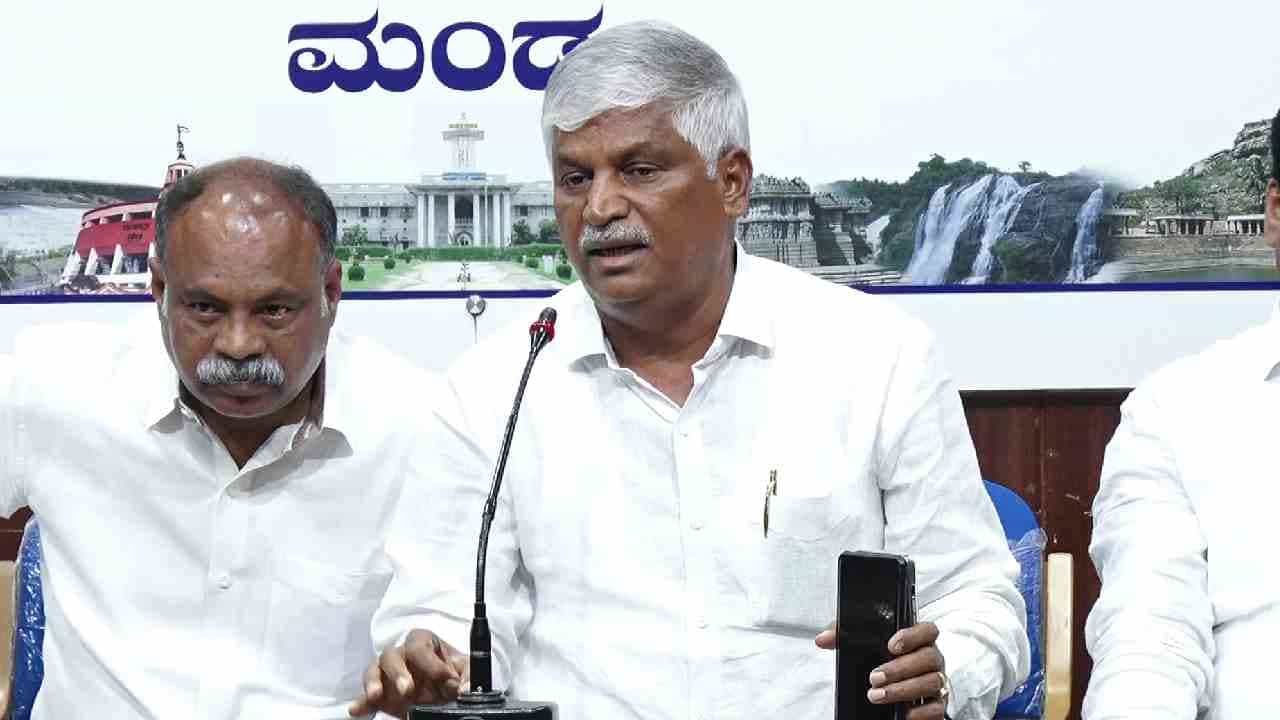 ಮಂಡ್ಯ ಅಭಿವೃದ್ಧಿಗೆ ಅವಕಾಶ ಸಿಕ್ಕಿದೆ, ರಾಜಕೀಯ ಬಿಟ್ಟು ಒಟ್ಟಾಗಿ ಅಭಿವೃದ್ಧಿ ಮಾಡೋಣ: ಕಾಂಗ್ರೆಸ್ಗೆ ಪುಟ್ಟರಾಜು ಟಾಂಗ್ ಮಂಡ್ಯ ಅಭಿವೃದ್ಧಿಗೆ ಅವಕಾಶ ಸಿಕ್ಕಿದೆ, ರಾಜಕೀಯ ಬಿಟ್ಟು ಒಟ್ಟಾಗಿ ಅಭಿವೃದ್ಧಿ ಮಾಡೋಣ: ಕಾಂಗ್ರೆಸ್ಗೆ ಪುಟ್ಟರಾಜು ಟಾಂಗ್
