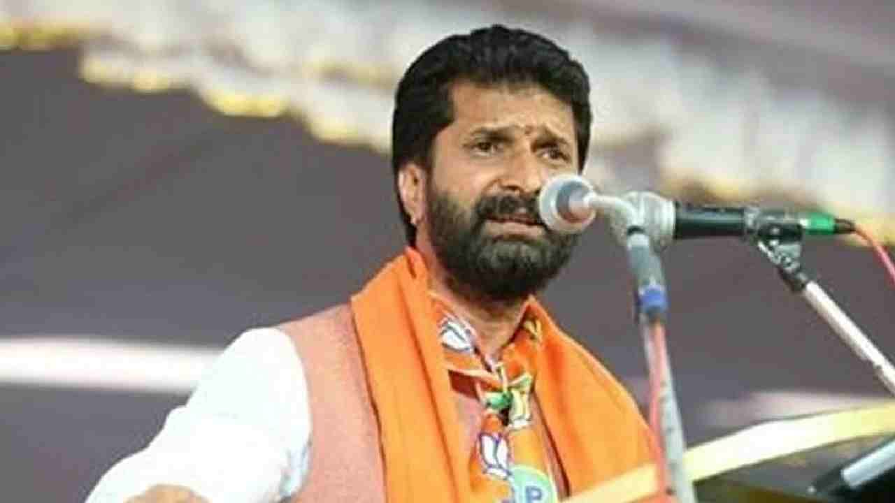 ಊಸರವಳ್ಳಿಗೂ ನಿಮಗೂ ಸ್ಪರ್ಧೆ ಇರಿಸಿದರೆ ಗೆಲ್ಲುವುದು ನೀವೇ, ಸಿಎಂ ಸಿದ್ದರಾಮಯ್ಯ ವಿರುದ್ಧ ಸಿ.ಟಿ.ರವಿ ಕಿಡಿ ಊಸರವಳ್ಳಿಗೂ ನಿಮಗೂ ಸ್ಪರ್ಧೆ ಇರಿಸಿದರೆ ಗೆಲ್ಲುವುದು ನೀವೇ, ಸಿಎಂ ಸಿದ್ದರಾಮಯ್ಯ ವಿರುದ್ಧ ಸಿ.ಟಿ.ರವಿ ಕಿಡಿ