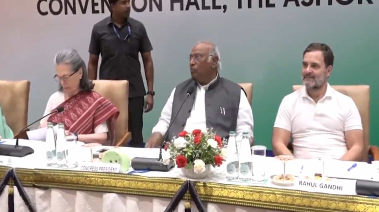 CWC meeting: ಕಾಂಗ್ರೆಸ್ ಕಾರ್ಯಕಾರಿ ಸಮಿತಿ ಸಭೆಯಲ್ಲಿ ಲೋಕಸಭಾ ಚುನಾವಣಾ ಫಲಿತಾಂಶದ ಅವಲೋಕನ CWC meeting: ಕಾಂಗ್ರೆಸ್ ಕಾರ್ಯಕಾರಿ ಸಮಿತಿ ಸಭೆಯಲ್ಲಿ ಲೋಕಸಭಾ ಚುನಾವಣಾ ಫಲಿತಾಂಶದ ಅವಲೋಕನ