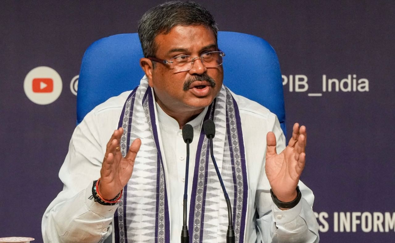 NEET ವಿವಾದ; ಕಾಂಗ್ರೆಸ್ ಚರ್ಚೆ ಬಯಸುವುದಿಲ್ಲ, ಅವರಿಗೆ ಅವ್ಯವಸ್ಥೆ ಮಾತ್ರ ಬೇಕು: ಧರ್ಮೇಂದ್ರ ಪ್ರಧಾನ್ NEET ವಿವಾದ; ಕಾಂಗ್ರೆಸ್ ಚರ್ಚೆ ಬಯಸುವುದಿಲ್ಲ, ಅವರಿಗೆ ಅವ್ಯವಸ್ಥೆ ಮಾತ್ರ ಬೇಕು: ಧರ್ಮೇಂದ್ರ ಪ್ರಧಾನ್