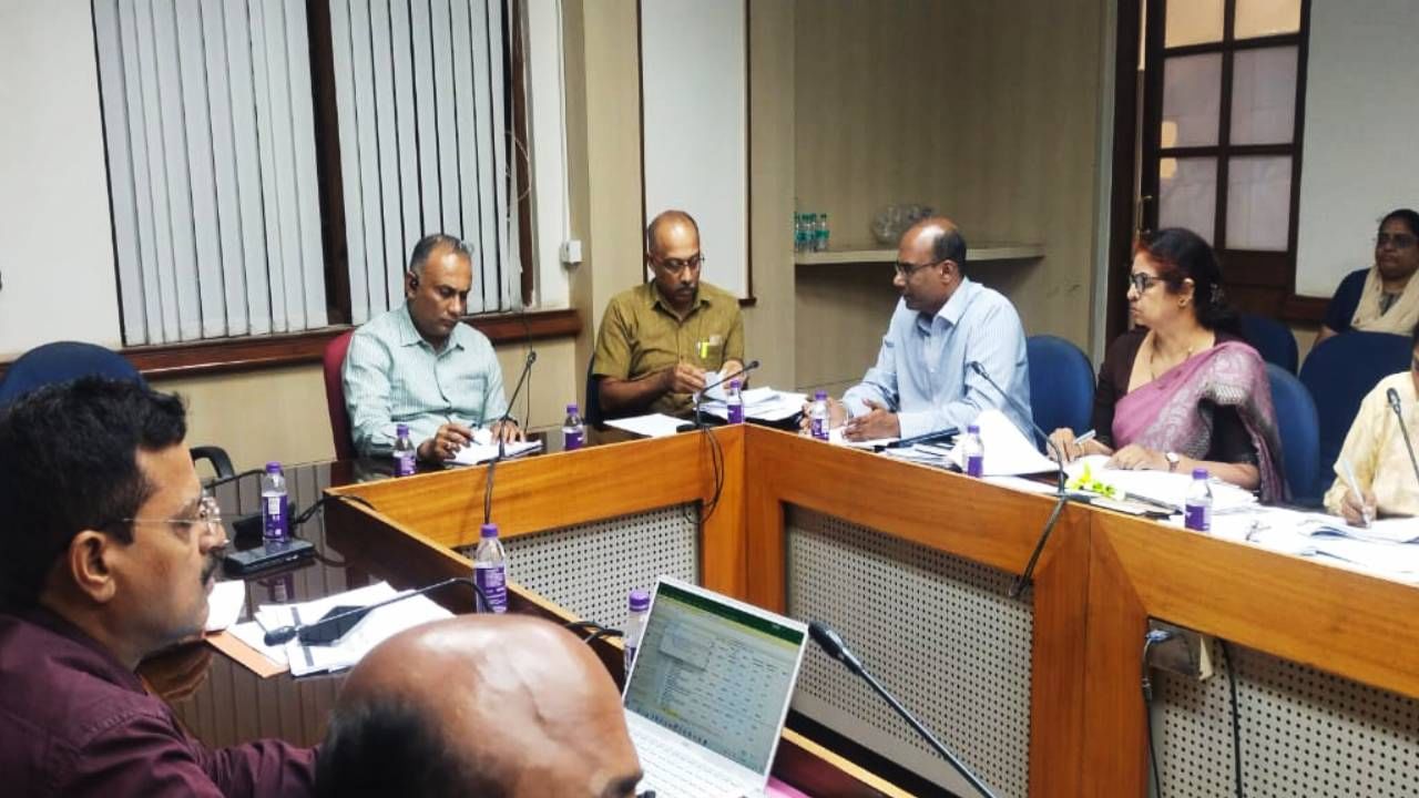 ಸಾರ್ವಜನಿಕ ಸ್ಥಳಗಳಲ್ಲಿ ಬರಲಿದೆ ನೂತನ ‘ನಮ್ಮ ಕ್ಲಿನಿಕ್’; ಸ್ಥಳ ಗುರುತಿಸುವಂತೆ ಅಧಿಕಾರಿಗಳಿಗೆ ದಿನೇಶ್ ಗುಂಡೂರಾವ್ ಸೂಚನೆ ಸಾರ್ವಜನಿಕ ಸ್ಥಳಗಳಲ್ಲಿ ಬರಲಿದೆ ನೂತನ ‘ನಮ್ಮ ಕ್ಲಿನಿಕ್’; ಸ್ಥಳ ಗುರುತಿಸುವಂತೆ ಅಧಿಕಾರಿಗಳಿಗೆ ದಿನೇಶ್ ಗುಂಡೂರಾವ್ ಸೂಚನೆ