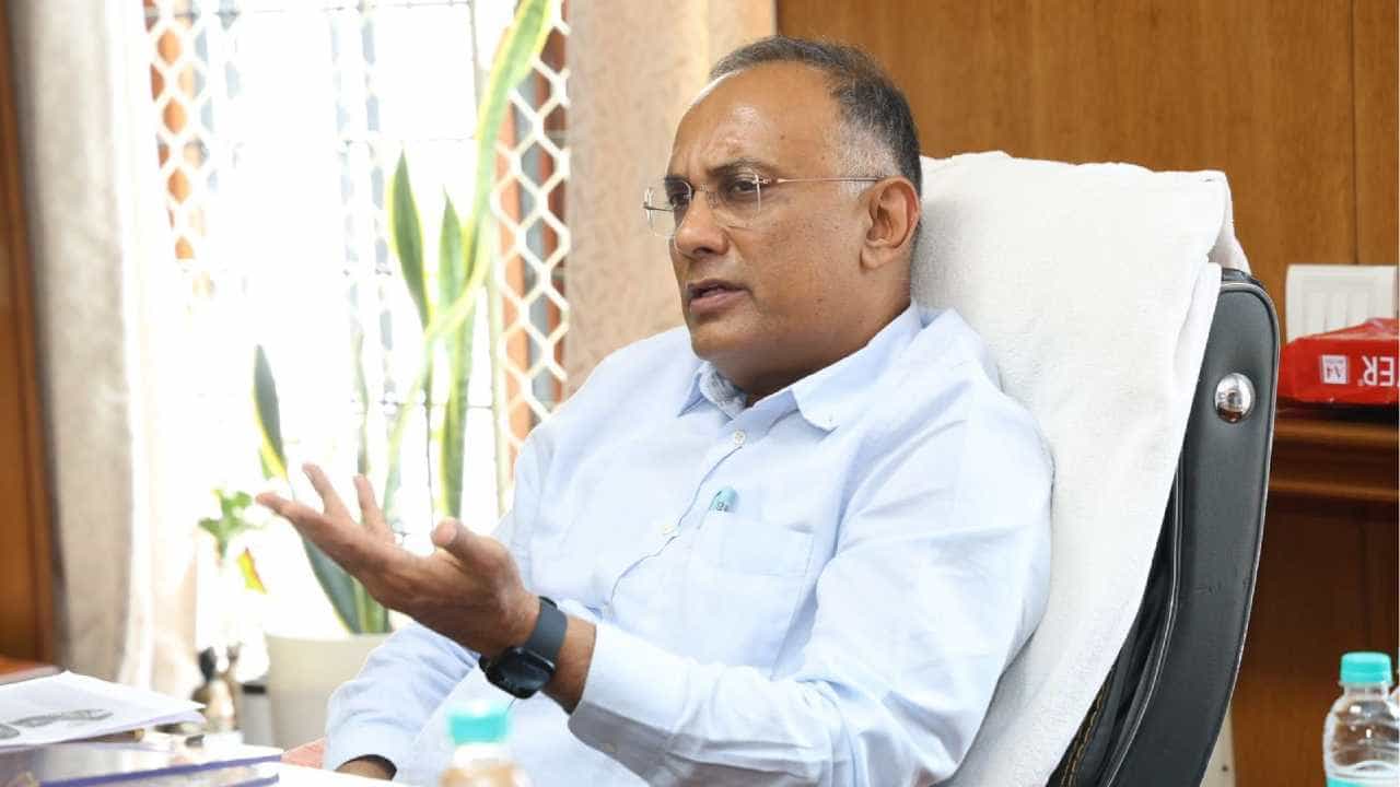 ರೇಣುಕಾಸ್ವಾಮಿ ಮರಣೋತ್ತರ ವರದಿ ತಿರುಚಲು ಹಣ ಆಮಿಷ: ಈ ವಿಚಾರ ತಿಳಿದಿಲ್ಲ ಎಂದ ಗುಂಡೂರಾವ್ ರೇಣುಕಾಸ್ವಾಮಿ ಮರಣೋತ್ತರ ವರದಿ ತಿರುಚಲು ಹಣ ಆಮಿಷ: ಈ ವಿಚಾರ ತಿಳಿದಿಲ್ಲ ಎಂದ ಗುಂಡೂರಾವ್