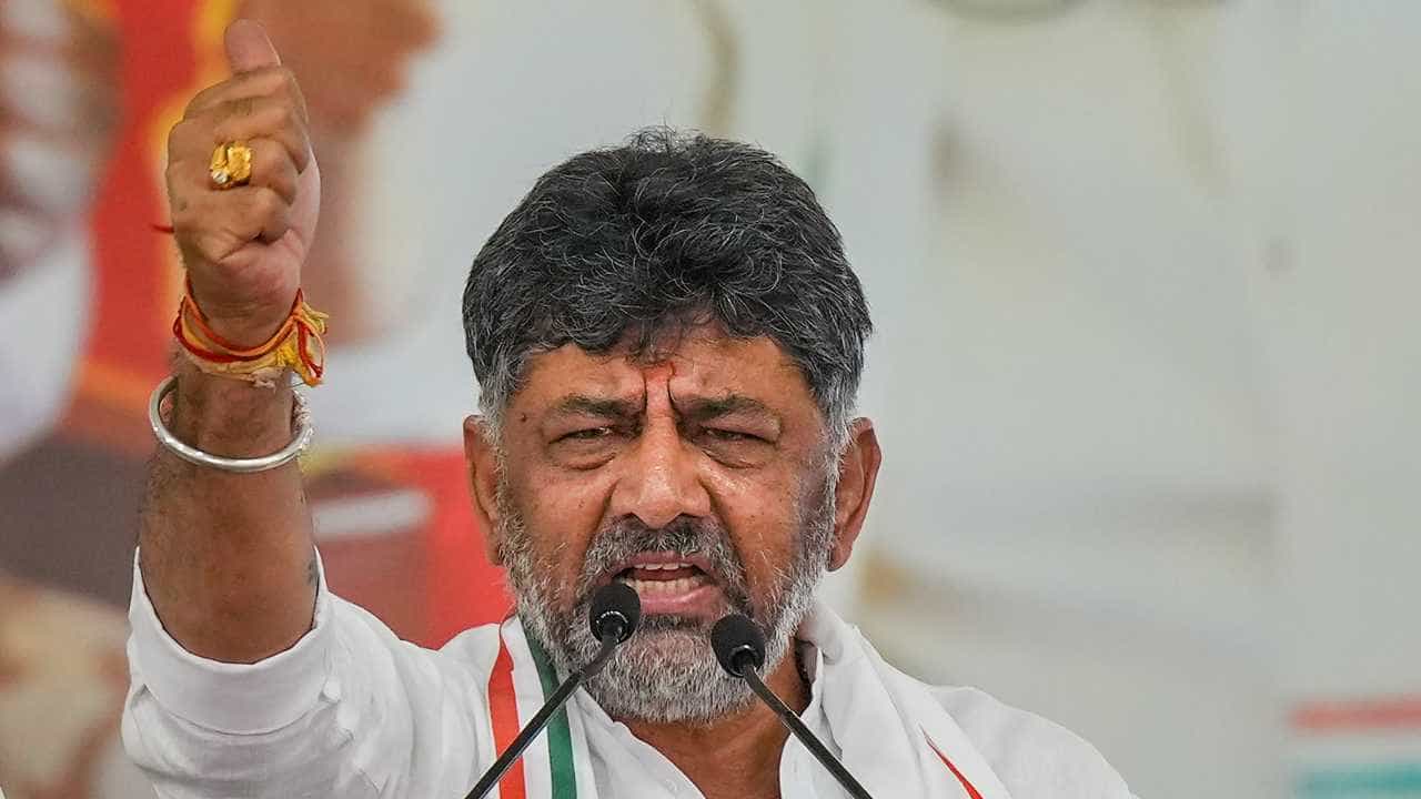 ಕೆಂಪೇಗೌಡ ಜಯಂತಿಗೆ ಕುಮಾರಸ್ವಾಮಿ, ದೇವೇಗೌಡ ಆಹ್ವಾನಿಸದ ವಿಚಾರ: ಡಿಕೆ ಶಿವಕುಮಾರ್ ಹೇಳಿದ್ದಿಷ್ಟು ಕೆಂಪೇಗೌಡ ಜಯಂತಿಗೆ ಕುಮಾರಸ್ವಾಮಿ, ದೇವೇಗೌಡ ಆಹ್ವಾನಿಸದ ವಿಚಾರ: ಡಿಕೆ ಶಿವಕುಮಾರ್ ಹೇಳಿದ್ದಿಷ್ಟು