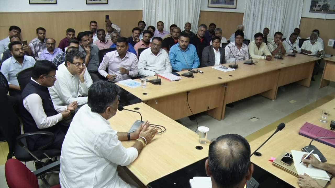 ಆದಾಯ ಹೆಚ್ಚಿಸಿಕೊಳ್ಳಲು ಜಾಹೀರಾತು ನಿಯಮ ತಿದ್ದುಪಡಿಗೆ ಮುಂದಾದ ಬಿಬಿಎಂಪಿ ಆದಾಯ ಹೆಚ್ಚಿಸಿಕೊಳ್ಳಲು ಜಾಹೀರಾತು ನಿಯಮ ತಿದ್ದುಪಡಿಗೆ ಮುಂದಾದ ಬಿಬಿಎಂಪಿ