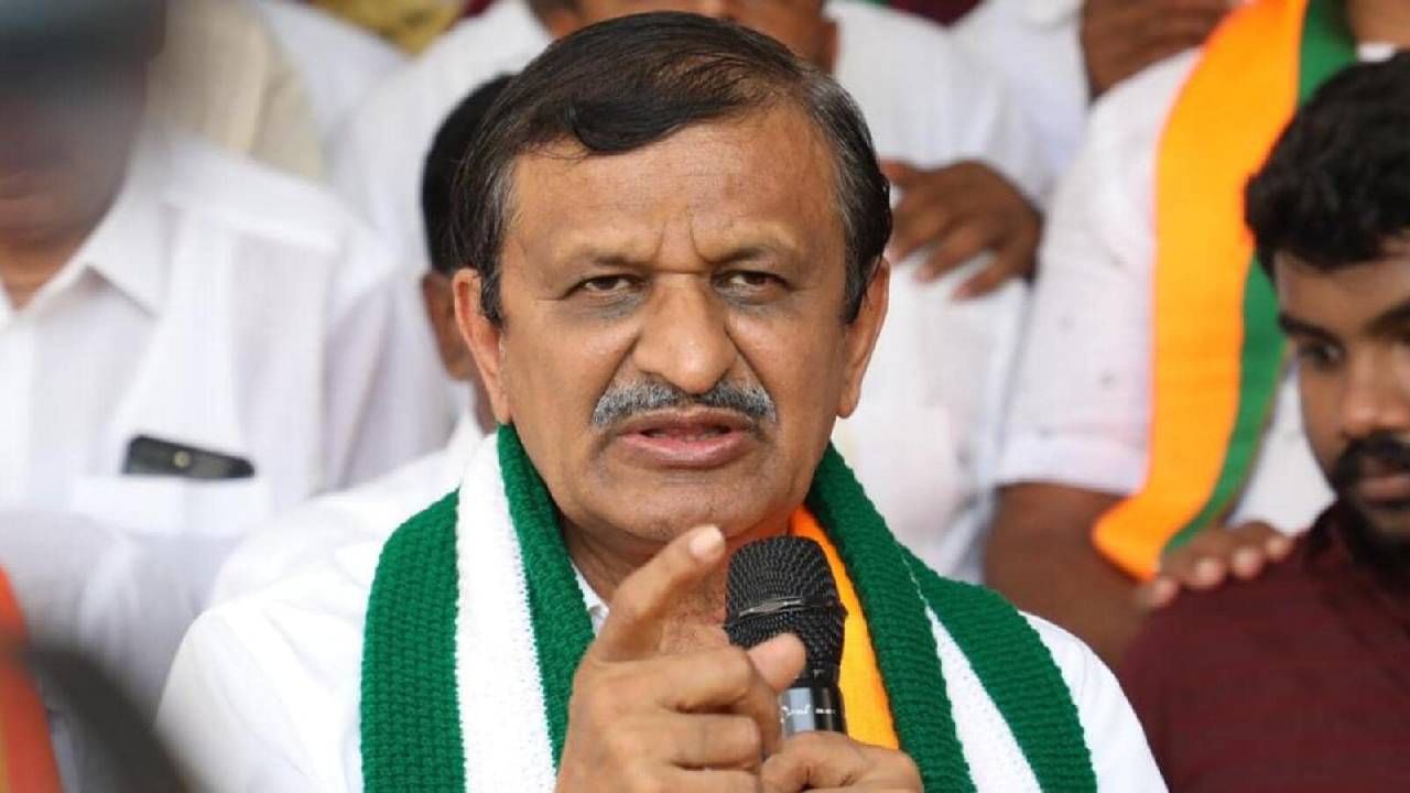 ಕುಮಾರಸ್ವಾಮಿ ಕೇಂದ್ರ ಸಚಿವರಾಗಿ ಪ್ರಮಾಣವಚನ ಸ್ವೀಕರಿಸುತ್ತಾರೆ: ಡಾ. ಮಂಜುನಾಥ್ ಕುಮಾರಸ್ವಾಮಿ ಕೇಂದ್ರ ಸಚಿವರಾಗಿ ಪ್ರಮಾಣವಚನ ಸ್ವೀಕರಿಸುತ್ತಾರೆ: ಡಾ. ಮಂಜುನಾಥ್
