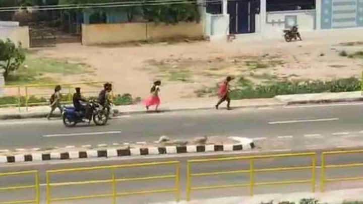ಚಿತ್ರದುರ್ಗದಲ್ಲಿ ವಿದ್ಯಾರ್ಥಿನಿಯರಿಗಿಲ್ಲ ಸುರಕ್ಷತೆ? ಯುವಕನ ಪುಂಡಾಟ, ವಿಡಿಯೋ ವೈರಲ್ ಚಿತ್ರದುರ್ಗದಲ್ಲಿ ವಿದ್ಯಾರ್ಥಿನಿಯರಿಗಿಲ್ಲ ಸುರಕ್ಷತೆ? ಯುವಕನ ಪುಂಡಾಟ, ವಿಡಿಯೋ ವೈರಲ್