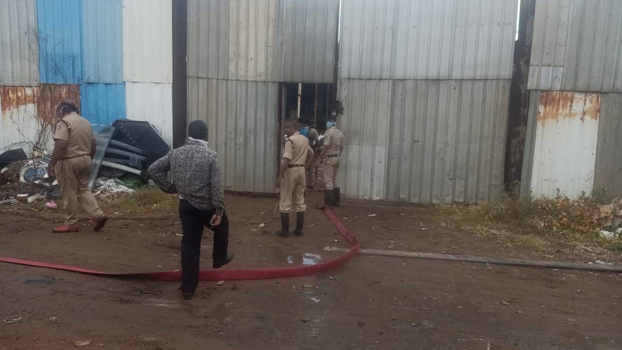 ಮೈಸೂರು: ವಿಷಾನಿಲ ಸೋರಿಕೆಗೆ ಗುಜರಿ ಅಂಗಡಿ ಮಾಲೀಕನ ಯಡವಟ್ಟು ಕಾರಣ ಮೈಸೂರು: ವಿಷಾನಿಲ ಸೋರಿಕೆಗೆ ಗುಜರಿ ಅಂಗಡಿ ಮಾಲೀಕನ ಯಡವಟ್ಟು ಕಾರಣ