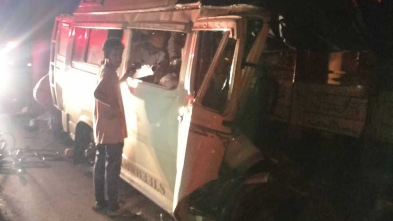 Haveri Road Accident: ಬೆಳ್ಳಂಬೆಳಗ್ಗೆ ಭೀಕರ ರಸ್ತೆ ಅಪಘಾತದಲ್ಲಿ 13 ಜನ ಸಾವು -  Kannada News | Road Accident many died near byadagi Haveri News in Kannada  | TV9 Kannada