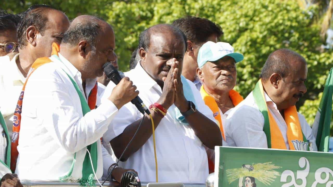 ನಿರ್ಮಾಪಕ, ಮುಖ್ಯಮಂತ್ರಿ ಇದೀಗ ಮತ್ತೊಮ್ಮೆ ಸಂಸದ: ಹೆಚ್ಡಿ ಕುಮಾರಸ್ವಾಮಿ ರಾಜಕೀಯ ಟೈಂ ಲೈನ್ ನಿರ್ಮಾಪಕ, ಮುಖ್ಯಮಂತ್ರಿ ಇದೀಗ ಮತ್ತೊಮ್ಮೆ ಸಂಸದ: ಹೆಚ್ಡಿ ಕುಮಾರಸ್ವಾಮಿ ರಾಜಕೀಯ ಟೈಂ ಲೈನ್
