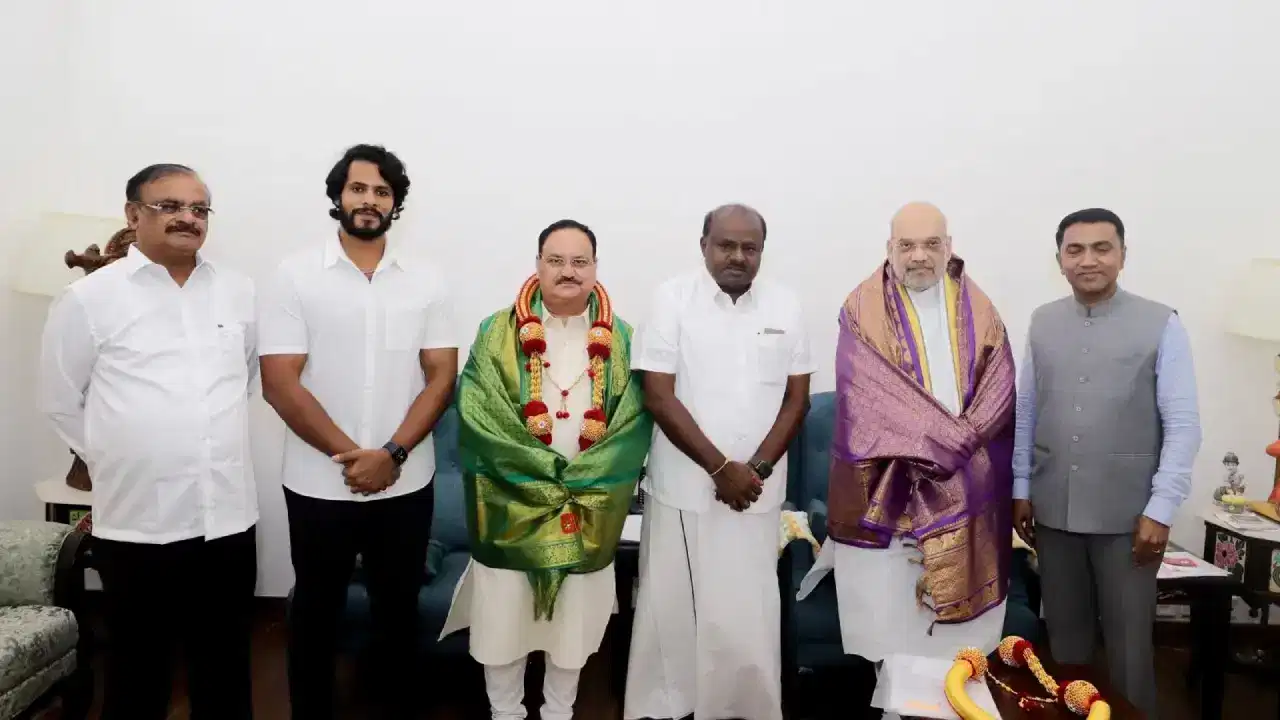 ಜೆಡಿಎಸ್ನಿಂದ ಬಿಜೆಪಿ ಗೆದ್ದಿದ್ದೇಗೆ? ಕುಮಾರಸ್ವಾಮಿ ಹೇಗೆ ಕೇಂದ್ರ ಮಂತ್ರಿ ಆಗ್ತಾರೆ? ಜೆಡಿಎಸ್ನಿಂದ ಬಿಜೆಪಿ ಗೆದ್ದಿದ್ದೇಗೆ? ಕುಮಾರಸ್ವಾಮಿ ಹೇಗೆ ಕೇಂದ್ರ ಮಂತ್ರಿ ಆಗ್ತಾರೆ?