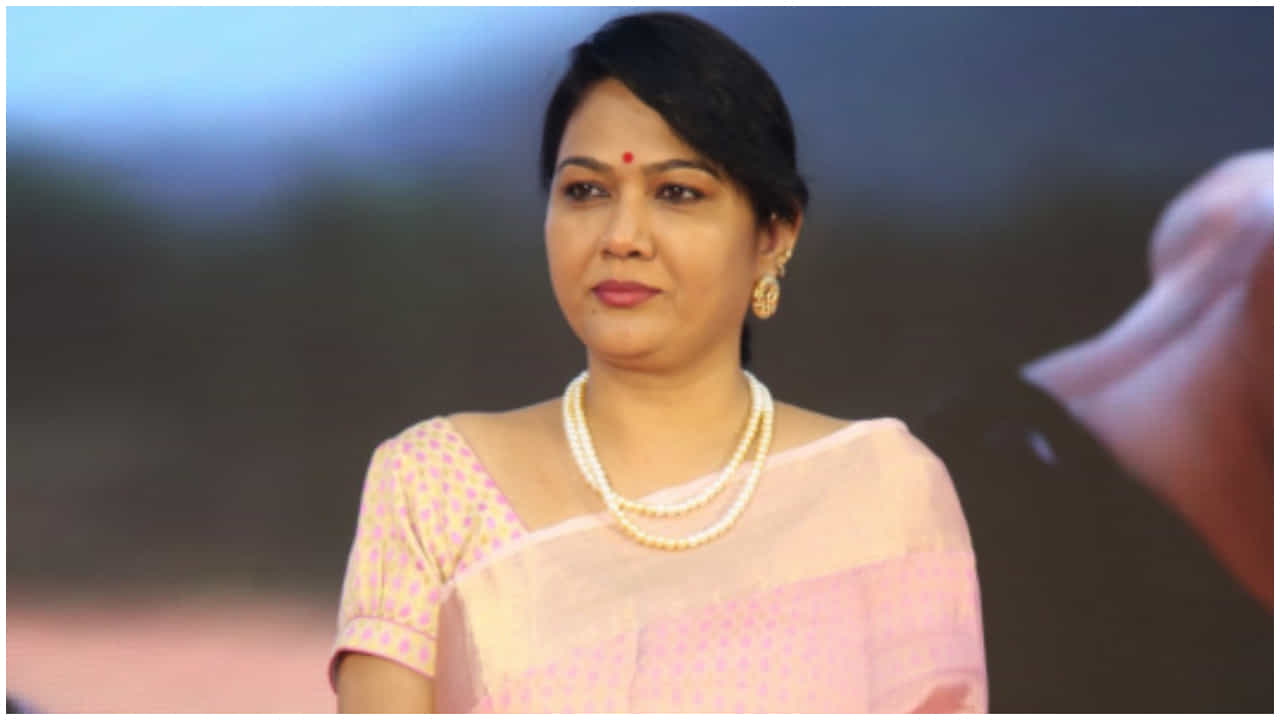 ಡ್ರಗ್ಸ್ ಪಾರ್ಟಿ ಮಾಡಿದ ನಟಿ ಹೇಮಾಗೆ ಬುದ್ಧಿ ಕಲಿಸಲು ಮುಂದಾದ ತೆಲುಗು ಸಿನಿಮಂದಿ? ಡ್ರಗ್ಸ್ ಪಾರ್ಟಿ ಮಾಡಿದ ನಟಿ ಹೇಮಾಗೆ ಬುದ್ಧಿ ಕಲಿಸಲು ಮುಂದಾದ ತೆಲುಗು ಸಿನಿಮಂದಿ?