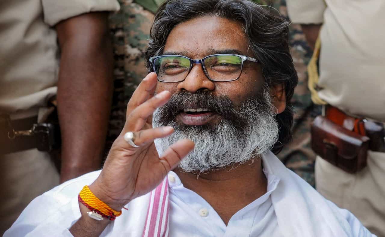 Hemant Soren: ಭೂ ಹಗರಣ ಪ್ರಕರಣದಲ್ಲಿ ಜಾರ್ಖಂಡ್ ಮಾಜಿ ಸಿಎಂ ಹೇಮಂತ್ ಸೊರೇನ್ಗೆ ಜಾಮೀನು Hemant Soren: ಭೂ ಹಗರಣ ಪ್ರಕರಣದಲ್ಲಿ ಜಾರ್ಖಂಡ್ ಮಾಜಿ ಸಿಎಂ ಹೇಮಂತ್ ಸೊರೇನ್ಗೆ ಜಾಮೀನು