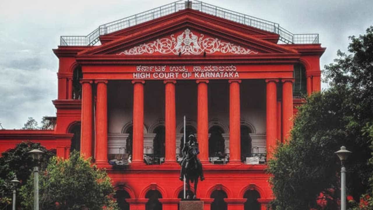 ಸರ್ಕಾರದ ವಿರುದ್ಧ ಹೈಕೋರ್ಟ್ನಲ್ಲಿ ನ್ಯಾಯಾಂಗ ನಿಂದನೆ ಅರ್ಜಿ ಸಲ್ಲಿಸಿದ ಚುನಾವಣಾ ಆಯೋಗ ಸರ್ಕಾರದ ವಿರುದ್ಧ ಹೈಕೋರ್ಟ್ನಲ್ಲಿ ನ್ಯಾಯಾಂಗ ನಿಂದನೆ ಅರ್ಜಿ ಸಲ್ಲಿಸಿದ ಚುನಾವಣಾ ಆಯೋಗ