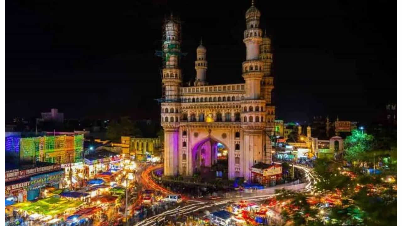 Charminar at Night: ರಾತ್ರಿ ವೇಳೆ ಚಾರ್ಮಿನಾರ್ ಸೊಬಗನ್ನು ಕಣ್ತುಂಬಿಕೊಳ್ಳಲು ಆಗುತ್ತಿಲ್ಲ, ಯಾಕೆ ಗೊತ್ತಾ? Charminar at Night: ರಾತ್ರಿ ವೇಳೆ ಚಾರ್ಮಿನಾರ್ ಸೊಬಗನ್ನು ಕಣ್ತುಂಬಿಕೊಳ್ಳಲು ಆಗುತ್ತಿಲ್ಲ, ಯಾಕೆ ಗೊತ್ತಾ?
