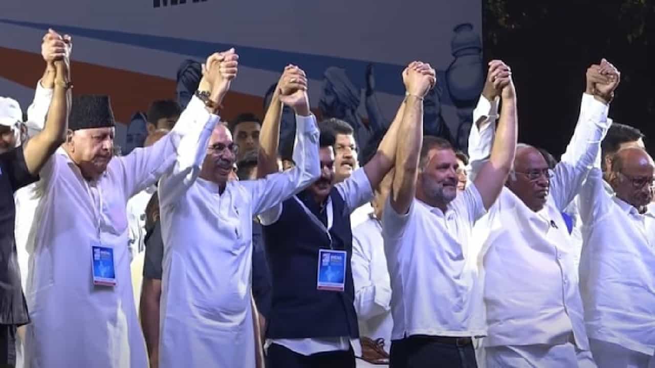 Lok Sabha Elections: ಲೋಕಸಭೆ ಚುನಾವಣೆ ಫಲಿತಾಂಶಕ್ಕೆ ಕ್ಷಣಗಣನೆ; ಇಂದು ಇಂಡಿಯ ಬ್ಲಾಕ್ ಸಭೆ Lok Sabha Elections: ಲೋಕಸಭೆ ಚುನಾವಣೆ ಫಲಿತಾಂಶಕ್ಕೆ ಕ್ಷಣಗಣನೆ; ಇಂದು ಇಂಡಿಯ ಬ್ಲಾಕ್ ಸಭೆ