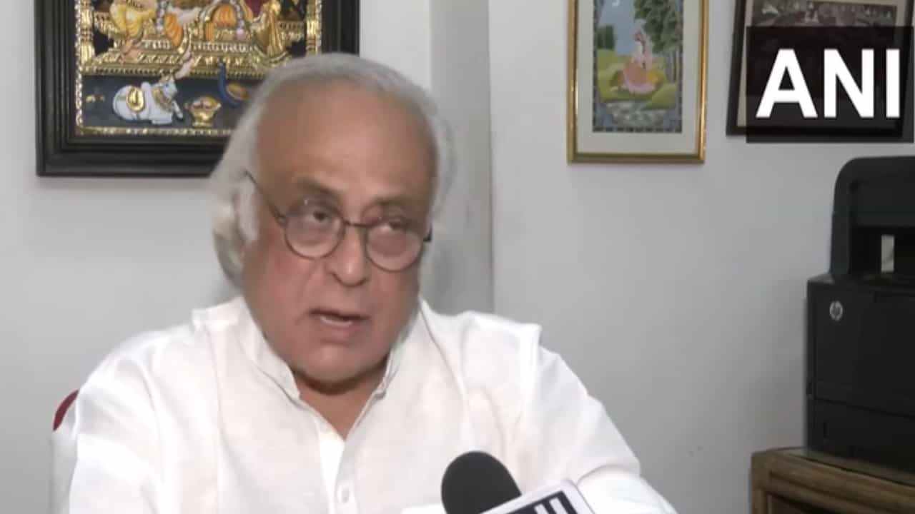ಡೆಮಾಕ್ರಸಿ ಅಲ್ಲ, ಡೆಮೊ ಕುರ್ಸಿ: ಮೋದಿ ವಿರುದ್ಧ ಜೈರಾಮ್ ರಮೇಶ್ ವಾಗ್ದಾಳಿ ಡೆಮಾಕ್ರಸಿ ಅಲ್ಲ, ಡೆಮೊ ಕುರ್ಸಿ: ಮೋದಿ ವಿರುದ್ಧ ಜೈರಾಮ್ ರಮೇಶ್ ವಾಗ್ದಾಳಿ