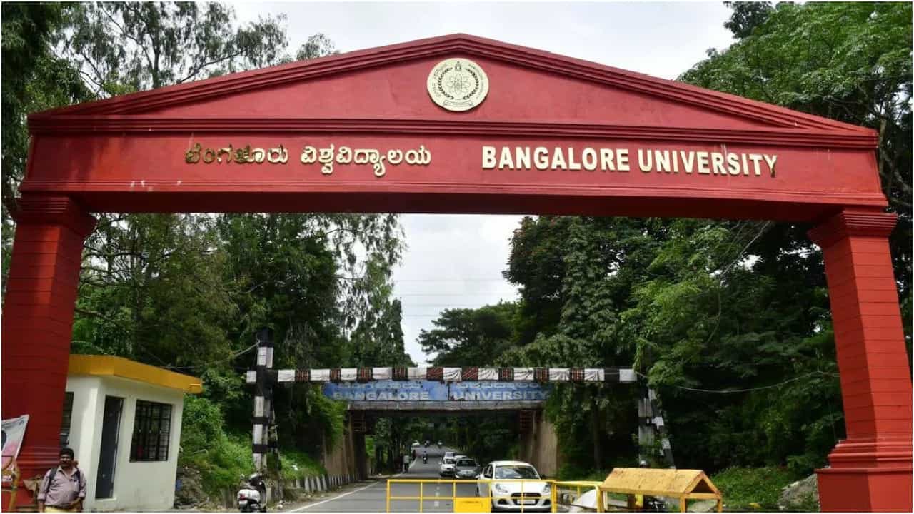 ಬೆಂಗಳೂರು ವಿವಿ ಆವರಣದಲ್ಲಿ ಸಾರ್ವಜನಿಕ ವಾಹನ ಸಂಚಾರ ನಿಷೇಧಿಸಿ: ಸರ್ಕಾರಕ್ಕೆ ಪರಿಷತ್ ಸಭಾಪತಿ ಬಸವರಾಜ ಹೊರಟ್ಟಿ ಪತ್ರ ಬೆಂಗಳೂರು ವಿವಿ ಆವರಣದಲ್ಲಿ ಸಾರ್ವಜನಿಕ ವಾಹನ ಸಂಚಾರ ನಿಷೇಧಿಸಿ: ಸರ್ಕಾರಕ್ಕೆ ಪರಿಷತ್ ಸಭಾಪತಿ ಬಸವರಾಜ ಹೊರಟ್ಟಿ ಪತ್ರ