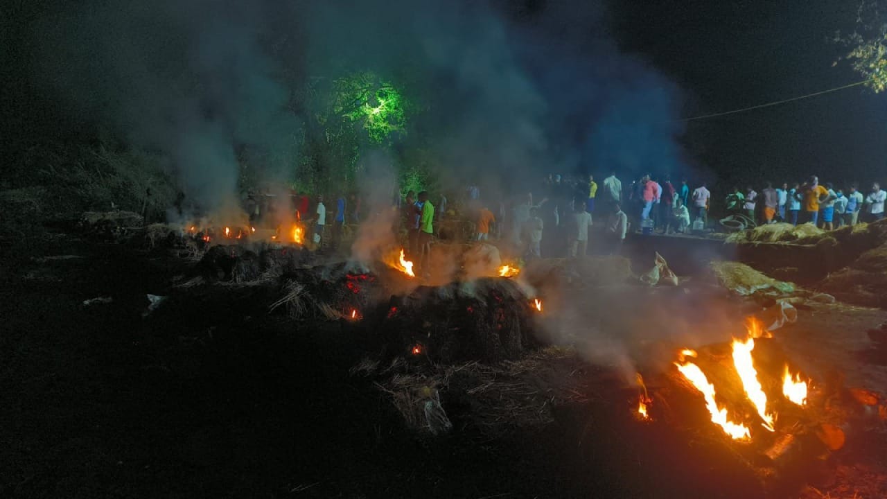 ಕಲ್ಲಕುರಿಚಿ ಕಳ್ಳಭಟ್ಟಿ ದುರಂತ; ತಮಿಳುನಾಡಿನಲ್ಲಿ ವಿಷಕಾರಿ ಮದ್ಯ ಸರಬರಾಜು ಮಾಡಿದ ವ್ಯಕ್ತಿಯ ಬಂಧನ ಕಲ್ಲಕುರಿಚಿ ಕಳ್ಳಭಟ್ಟಿ ದುರಂತ; ತಮಿಳುನಾಡಿನಲ್ಲಿ ವಿಷಕಾರಿ ಮದ್ಯ ಸರಬರಾಜು ಮಾಡಿದ ವ್ಯಕ್ತಿಯ ಬಂಧನ