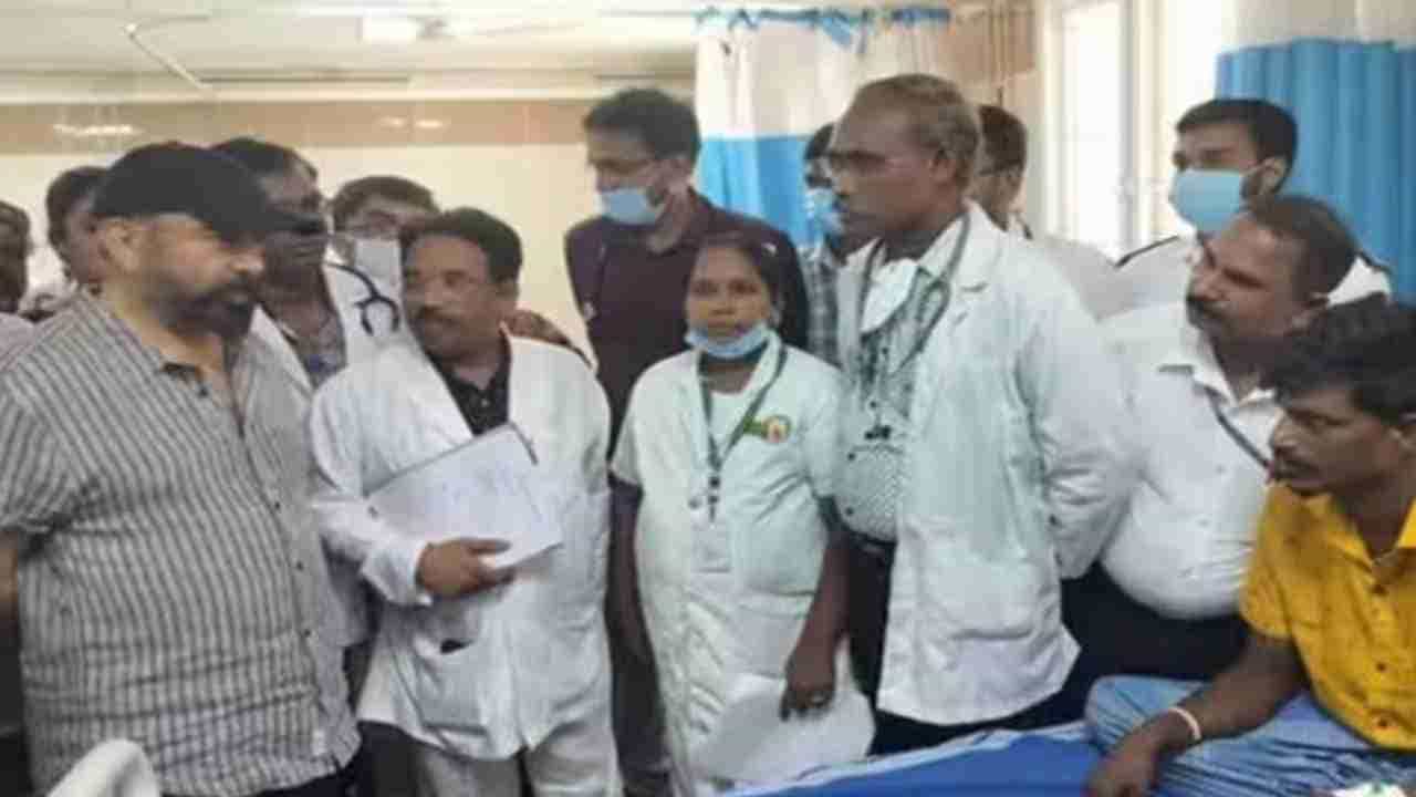 ತಮಿಳುನಾಡು ಕಳ್ಳಭಟ್ಟಿ ದುರಂತ: ಸಂತ್ರಸ್ತರನ್ನು ಭೇಟಿ ಮಾಡಿದ ನಟ ಕಮಲ್ ಹಾಸನ್, ಹೇಳಿದ್ದಿಷ್ಟು ತಮಿಳುನಾಡು ಕಳ್ಳಭಟ್ಟಿ ದುರಂತ: ಸಂತ್ರಸ್ತರನ್ನು ಭೇಟಿ ಮಾಡಿದ ನಟ ಕಮಲ್ ಹಾಸನ್, ಹೇಳಿದ್ದಿಷ್ಟು