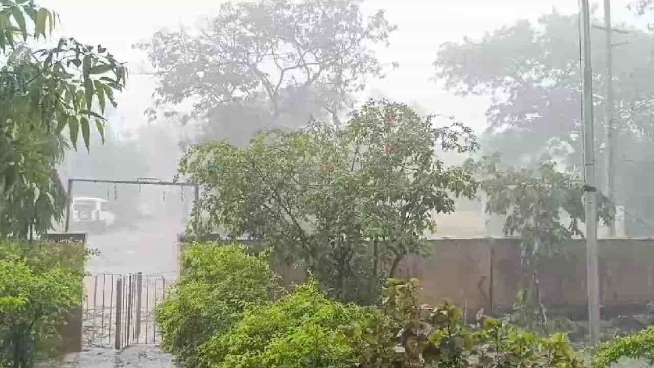 Karnataka Rain: ಜೂನ್ 13ರ ವರೆಗೂ ರಾಜ್ಯದಲ್ಲಿ ಭಾರೀ ಮಳೆ, 12 ಜಿಲ್ಲೆಗಳಲ್ಲಿ ಯೆಲ್ಲೋ ಅಲರ್ಟ್ Karnataka Rain: ಜೂನ್ 13ರ ವರೆಗೂ ರಾಜ್ಯದಲ್ಲಿ ಭಾರೀ ಮಳೆ, 12 ಜಿಲ್ಲೆಗಳಲ್ಲಿ ಯೆಲ್ಲೋ ಅಲರ್ಟ್
