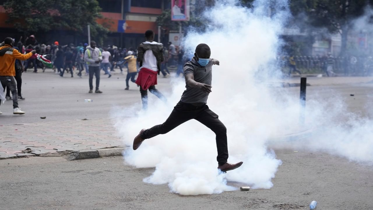 Kenya Protest: ಕೀನ್ಯಾ ಸಂಸತ್ತಿಗೆ ನುಗ್ಗಲು ಯತ್ನಿಸುತ್ತಿದ್ದ ಪ್ರತಿಭಟನಾಕಾರರ ಮೇಲೆ ಪೊಲೀಸ್ ಗುಂಡು ಹಾರಾಟ; ಹಲವರು ಸಾವು