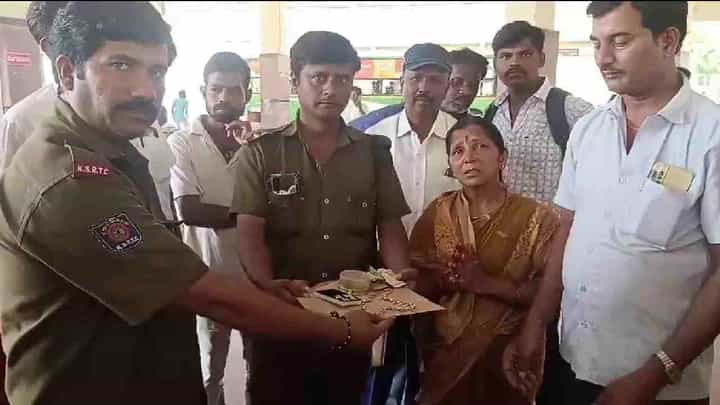 ಮೂರು ಲಕ್ಷ ಬೆಲೆ ಬಾಳುವ ಒಡವೆಗಳಿದ್ದ ಬ್ಯಾಗ್ ಹಿಂದಿರುಗಿಸಿ ಮಾನವೀಯತೆ ಮೆರೆದ KSRTC ಬಸ್ ಚಾಲಕ, ನಿರ್ವಾಹಕ