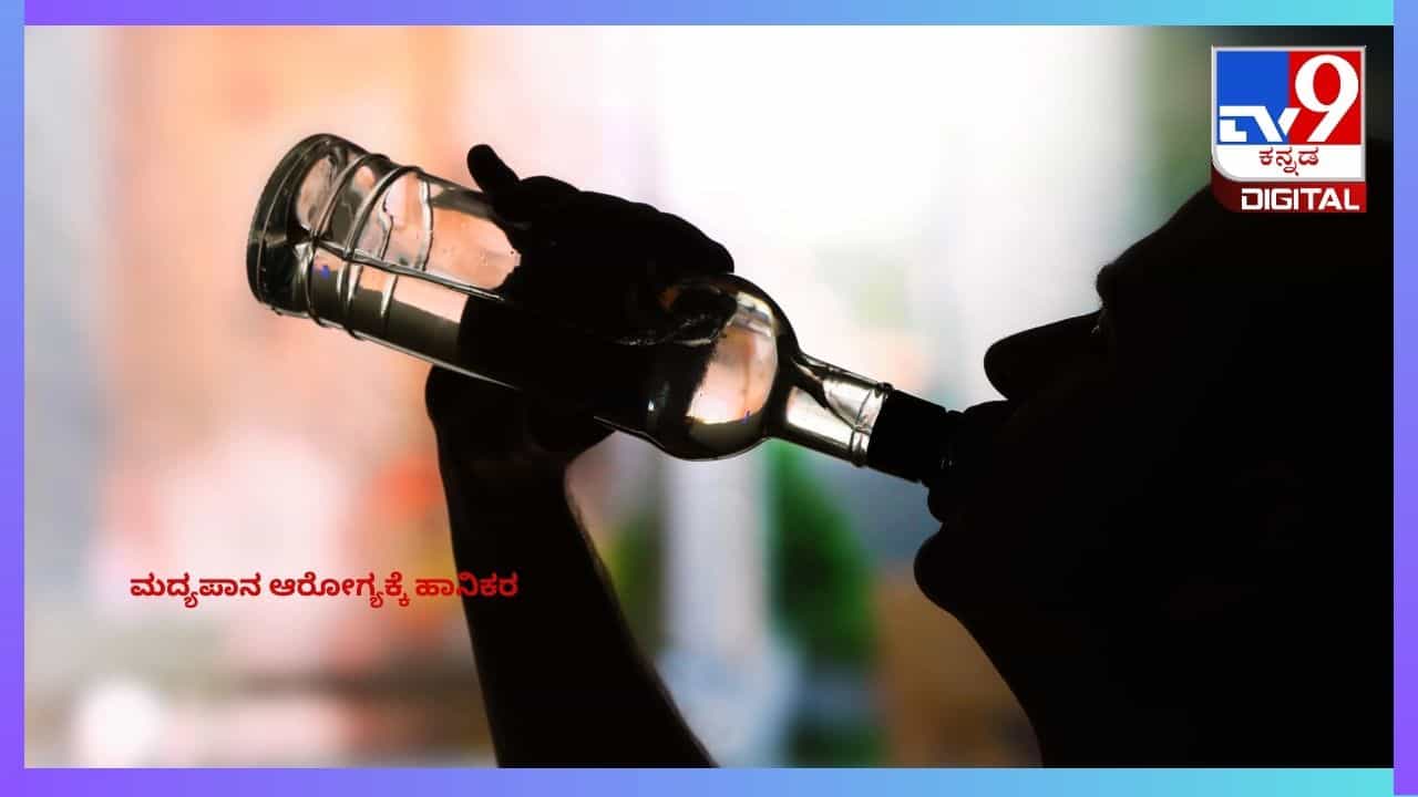 Viral Video: ಬಿಯರ್ ಖರೀದಿಸುವಾಗ ತಂದೆ ಕೈಗೆ ತಗ್ಲಾಕೊಂಡ ಯುವಕ, ಬಾರ್ನಲ್ಲಿ ಎಲ್ಲರ ಮುಂದೆ ಮಗನಿಗೆ ಚಪ್ಪಲಿ ಏಟು Viral Video: ಬಿಯರ್ ಖರೀದಿಸುವಾಗ ತಂದೆ ಕೈಗೆ ತಗ್ಲಾಕೊಂಡ ಯುವಕ, ಬಾರ್ನಲ್ಲಿ ಎಲ್ಲರ ಮುಂದೆ ಮಗನಿಗೆ ಚಪ್ಪಲಿ ಏಟು