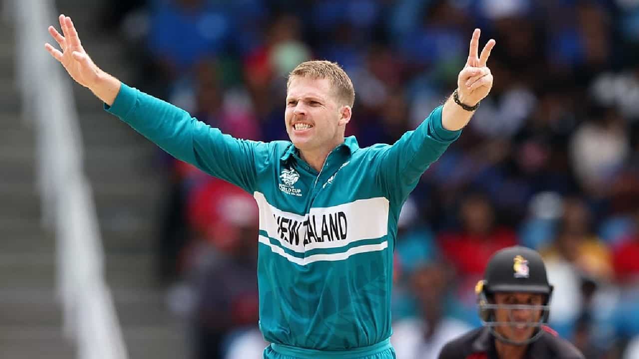 T20 World Cup 2024: ಟಿ20 ವಿಶ್ವಕಪ್ನ 39ನೇ ಪಂದ್ಯದ ಮೂಲಕ ನ್ಯೂಝಿಲೆಂಡ್ ವೇಗಿ ಲಾಕಿ ಫರ್ಗುಸನ್ (Lockie Ferguson) ಹೊಸ ವಿಶ್ವ ದಾಖಲೆ ನಿರ್ಮಿಸಿದ್ದಾರೆ. ಅದು ಅಂತಿಂಥ ವಿಶ್ವ ದಾಖಲೆಯಲ್ಲ ಎಂಬುದು ವಿಶೇಷ. ಹಾಗಿದ್ರೆ ಕಿವೀಸ್ ವೇಗಿ ನಿರ್ಮಿಸಿದ ಹೊಸ ವರ್ಲ್ಡ್ ರೆಕಾರ್ಡ್ನ ವಿಶೇಷತೆ ಏನೆಂದು ತಿಳಿಯೋಣ...