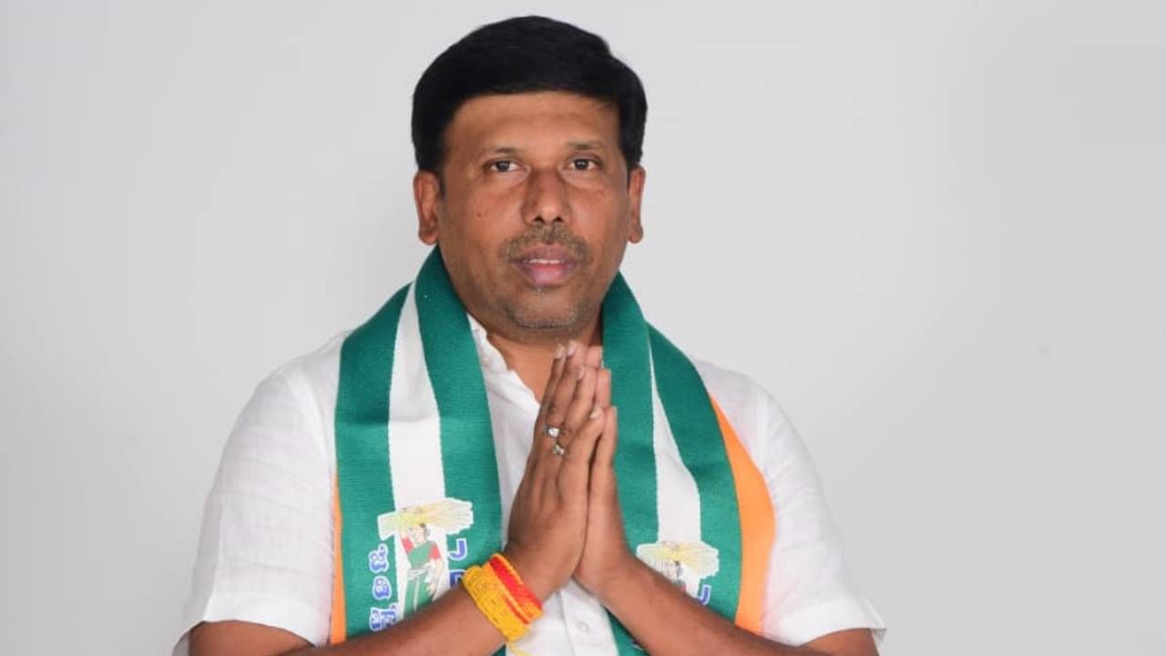 ಕೋಲಾರ ಲೋಕಸಭಾ ಕ್ಷೇತ್ರದ ನೂತನ ಸಂಸದ ಎಂ ಮಲ್ಲೇಶ್ ಬಾಬು ಕೋಲಾರ ಲೋಕಸಭಾ ಕ್ಷೇತ್ರದ ನೂತನ ಸಂಸದ ಎಂ ಮಲ್ಲೇಶ್ ಬಾಬು