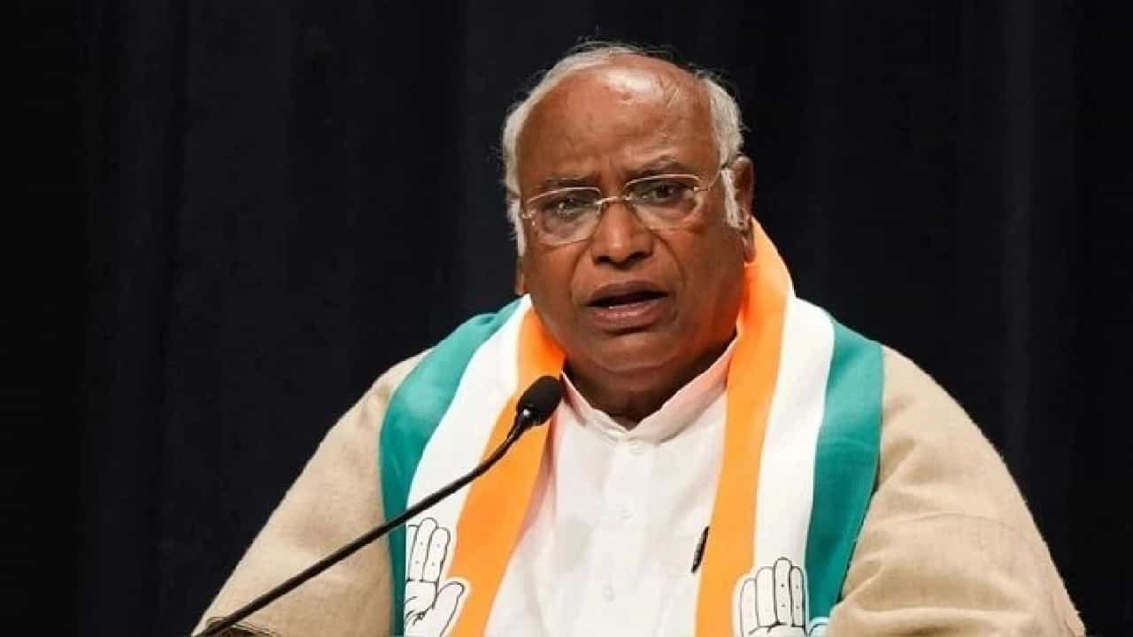 'ಪೇಪರ್ ಲೀಕ್ ಸರ್ಕಾರ'; ಯುಜಿಸಿ-ನೆಟ್ ಪರೀಕ್ಷೆಗಳ ರದ್ದತಿಗೆ ಕಾಂಗ್ರೆಸ್ ಪ್ರತಿಕ್ರಿಯೆ 'ಪೇಪರ್ ಲೀಕ್ ಸರ್ಕಾರ'; ಯುಜಿಸಿ-ನೆಟ್ ಪರೀಕ್ಷೆಗಳ ರದ್ದತಿಗೆ ಕಾಂಗ್ರೆಸ್ ಪ್ರತಿಕ್ರಿಯೆ