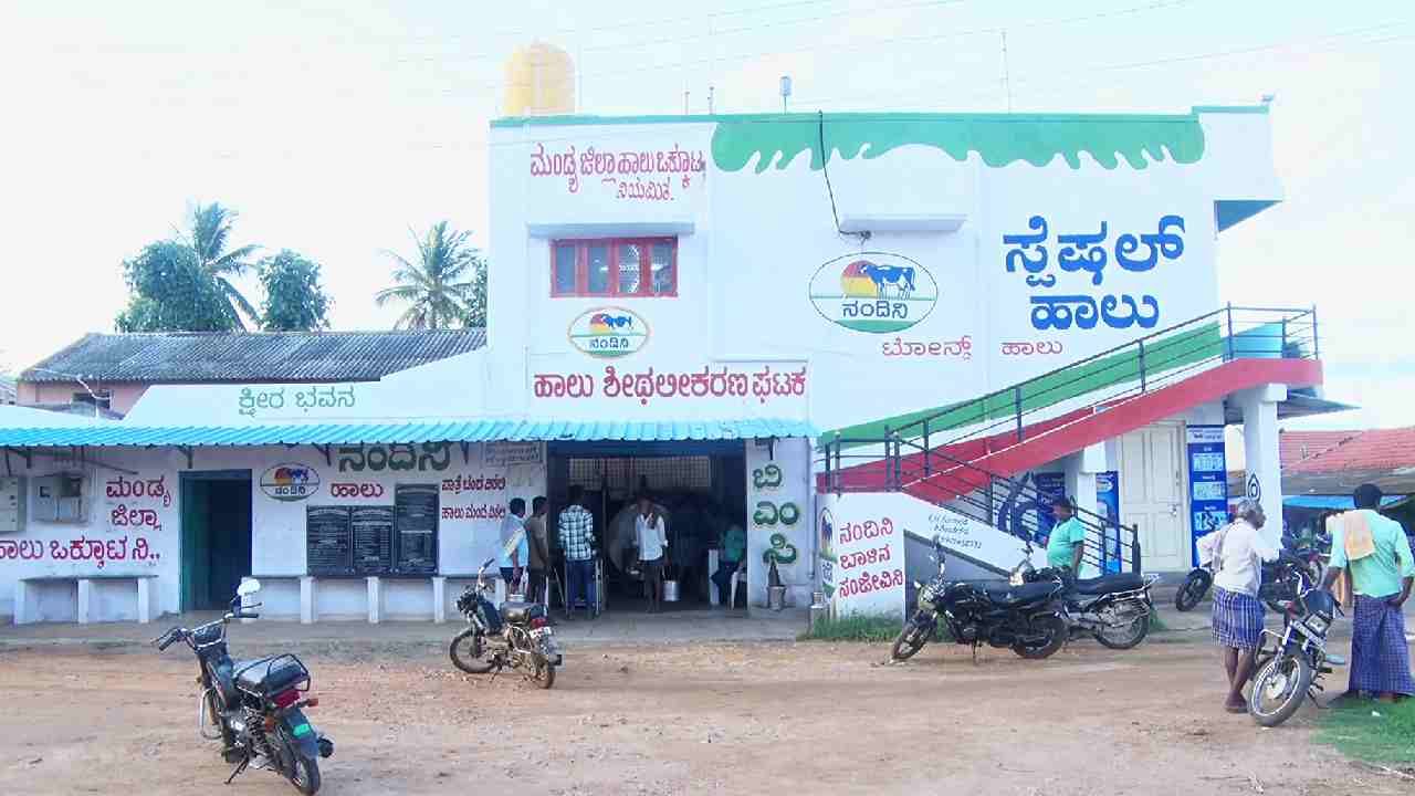 ಕಳೆದ 5 ತಿಂಗಳಿಂದ ಬಿಡುಗಡೆ ಆಗದ ಹಾಲಿನ ಪ್ರೋತ್ಸಾಹ ಧನ; ಸರ್ಕಾರದ ವಿರುದ್ಧ ರೈತರ ಆಕ್ರೋಶ ಕಳೆದ 5 ತಿಂಗಳಿಂದ ಬಿಡುಗಡೆ ಆಗದ ಹಾಲಿನ ಪ್ರೋತ್ಸಾಹ ಧನ; ಸರ್ಕಾರದ ವಿರುದ್ಧ ರೈತರ ಆಕ್ರೋಶ
