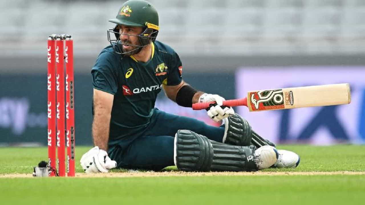 T20 World Cup 2024: ಈ ಬಾರಿಯ ಐಪಿಎಲ್ನಲ್ಲಿ ಸೊನ್ನೆ ಸುತ್ತುವ ಮೂಲಕವೇ ಸುದ್ದಿಯಲ್ಲಿದ್ದ ಗ್ಲೆನ್ ಮ್ಯಾಕ್ಸ್ವೆಲ್ (Glenn Maxwell) ಇದೀಗ ಮತ್ತೆ ಸುದ್ದಿಯಲ್ಲಿದ್ದಾರೆ. ಈ ಬಾರಿ ಕೂಡ ಸೊನ್ನೆ ಸುತ್ತುವ ಮೂಲಕ ಎಂಬುದು ವಿಶೇಷ. ಅಂದರೆ ಟಿ20 ವಿಶ್ವಕಪ್ನ ತನ್ನ ಮೊದಲ ಪಂದ್ಯದಲ್ಲೇ ಗ್ಲೆನ್ ಮ್ಯಾಕ್ಸ್ವೆಲ್ ಗೋಲ್ಡನ್ ಡಕ್ಗೆ ಔಟಾಗಿದ್ದಾರೆ.