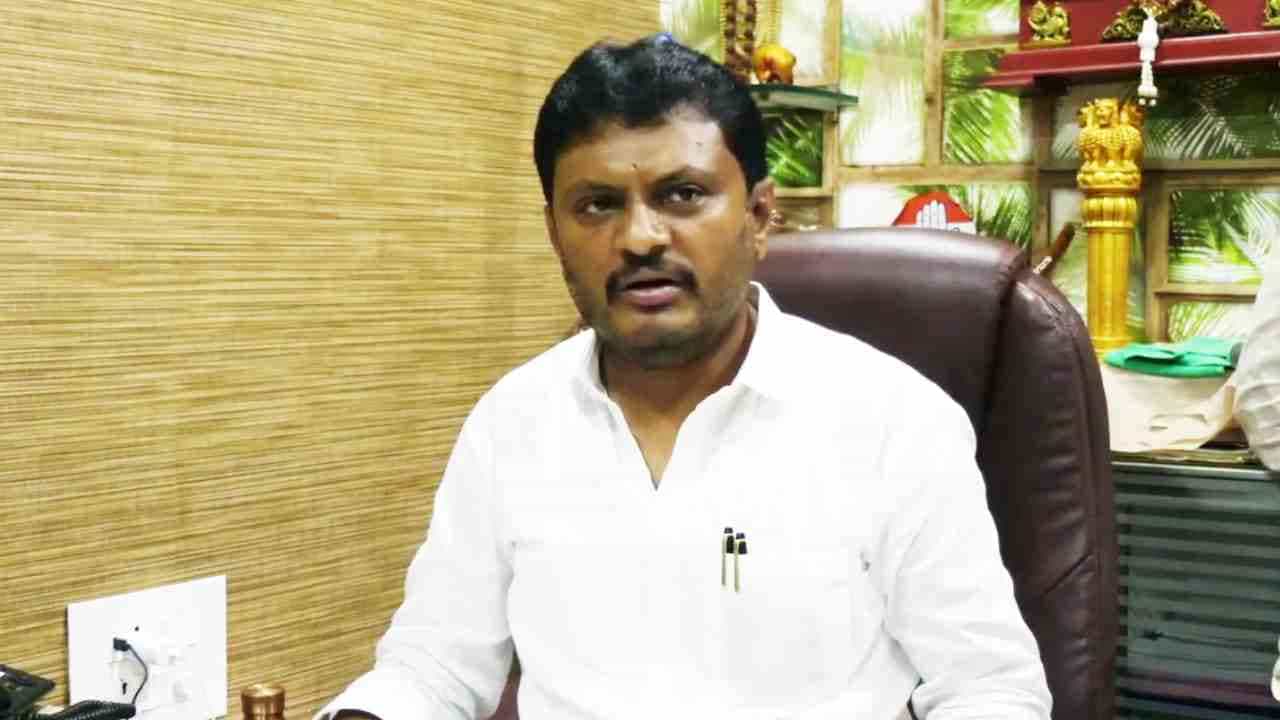 ಪಕ್ಷಕ್ಕೆ ಲೀಡ್ ಕೊಡಿಸದೇ ಇರುವ ಸಚಿವರು ರಾಜೀನಾಮೆ ಕೊಡಬೇಕು; ಸ್ವಪಕ್ಷದ ಸಚಿವರ ವಿರುದ್ಧವೇ ಶಾಸಕ ಶಿವಗಂಗಾ ಬಸವರಾಜ್ ಆಕ್ರೋಶ ಪಕ್ಷಕ್ಕೆ ಲೀಡ್ ಕೊಡಿಸದೇ ಇರುವ ಸಚಿವರು ರಾಜೀನಾಮೆ ಕೊಡಬೇಕು; ಸ್ವಪಕ್ಷದ ಸಚಿವರ ವಿರುದ್ಧವೇ ಶಾಸಕ ಶಿವಗಂಗಾ ಬಸವರಾಜ್ ಆಕ್ರೋಶ