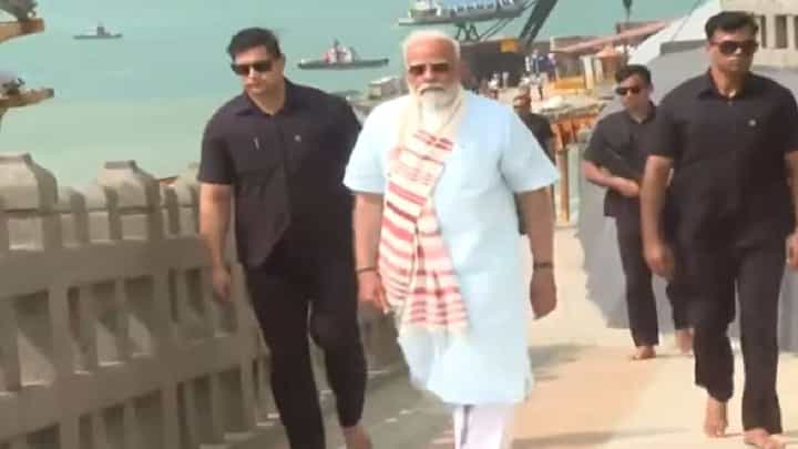 ಕನ್ಯಾಕುಮಾರಿಯ ವಿವೇಕಾನಂದ ಸ್ಮಾರಕದಲ್ಲಿ ಧ್ಯಾನ ಅಂತ್ಯಗೊಳಿಸಿದ ಪ್ರಧಾನಿ ಮೋದಿ ಕನ್ಯಾಕುಮಾರಿಯ ವಿವೇಕಾನಂದ ಸ್ಮಾರಕದಲ್ಲಿ ಧ್ಯಾನ ಅಂತ್ಯಗೊಳಿಸಿದ ಪ್ರಧಾನಿ ಮೋದಿ